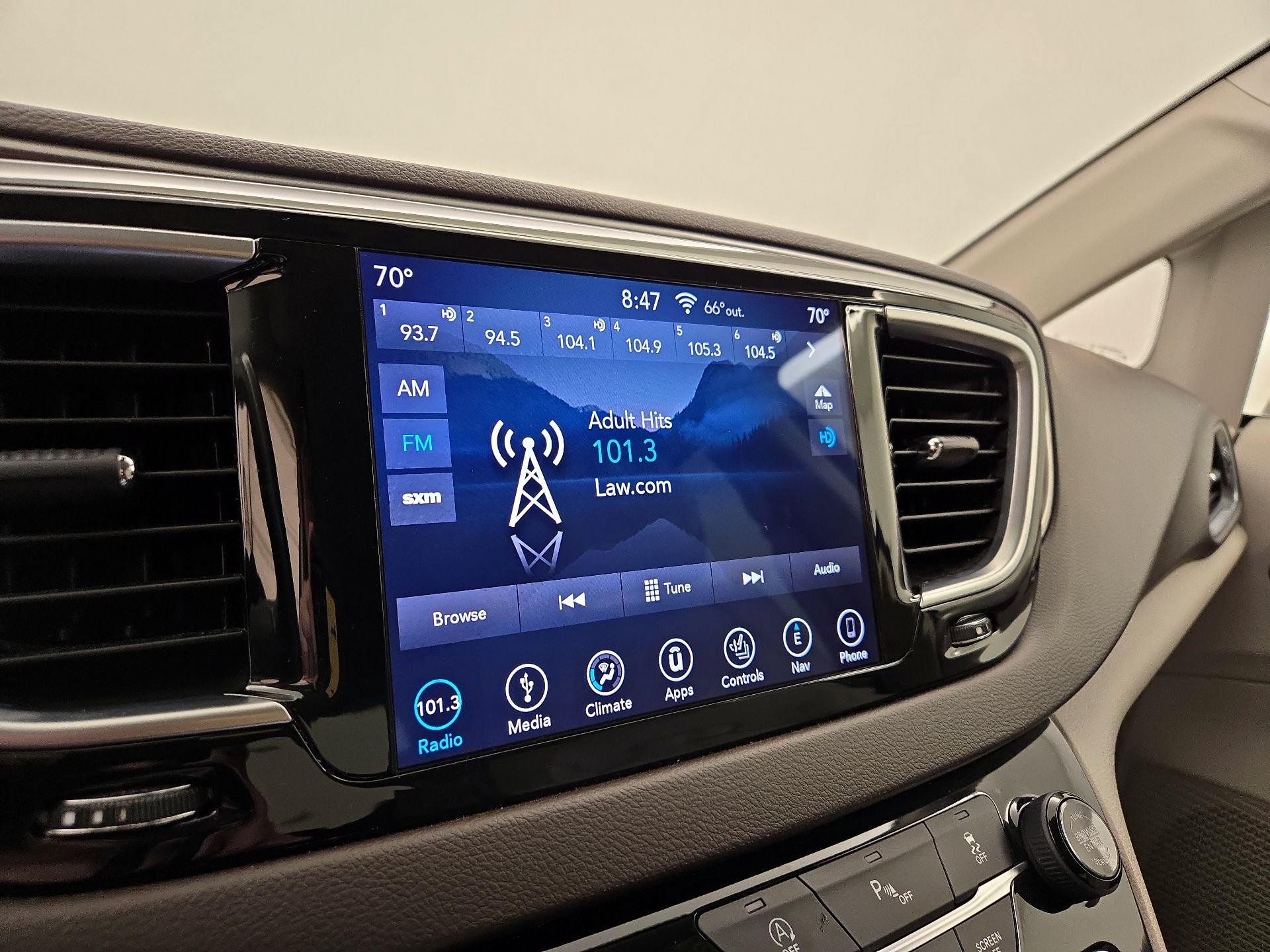 Thumbnail: 2018 Chrysler Pacifica - 16