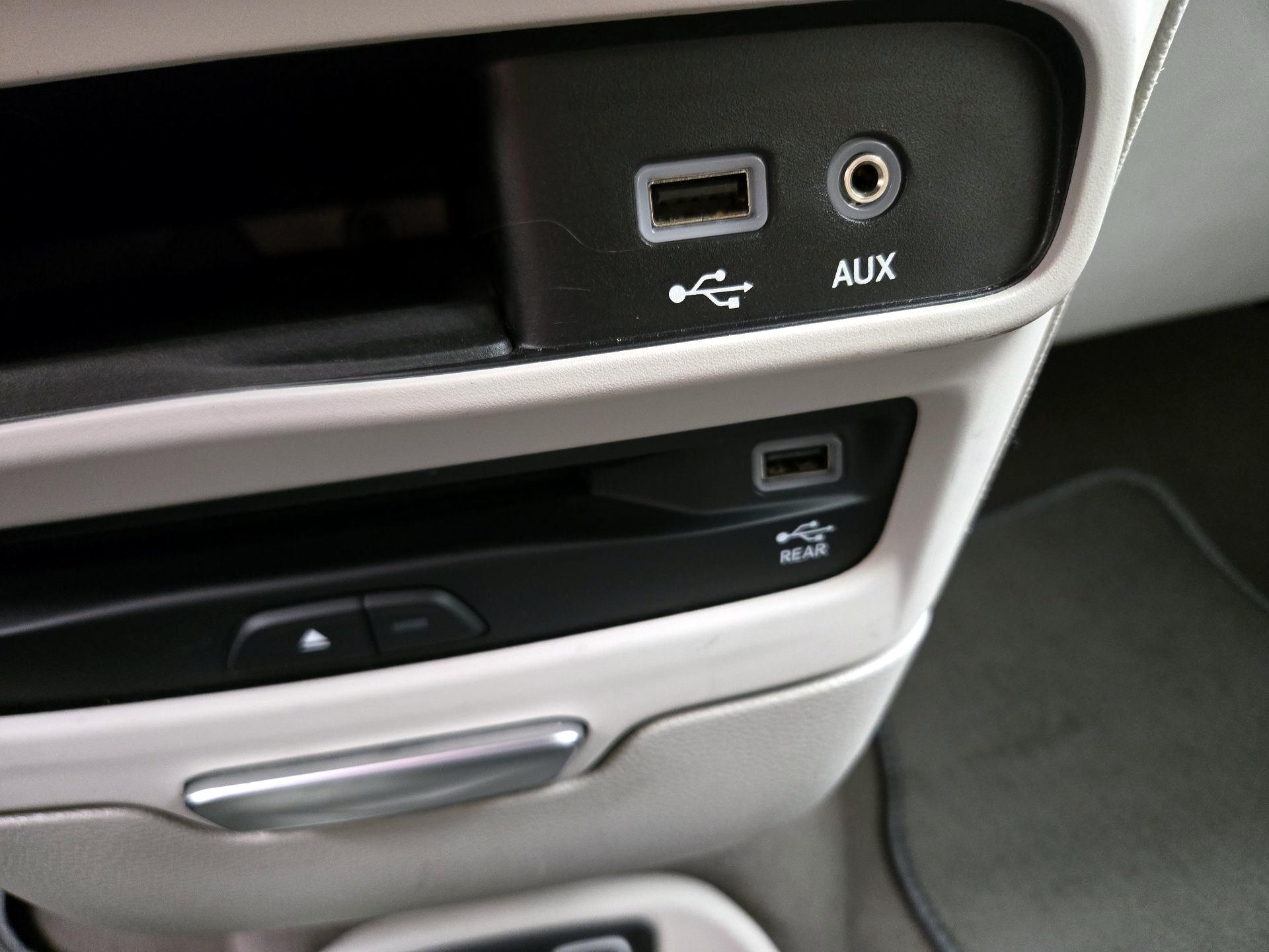 Thumbnail: 2018 Chrysler Pacifica - 19