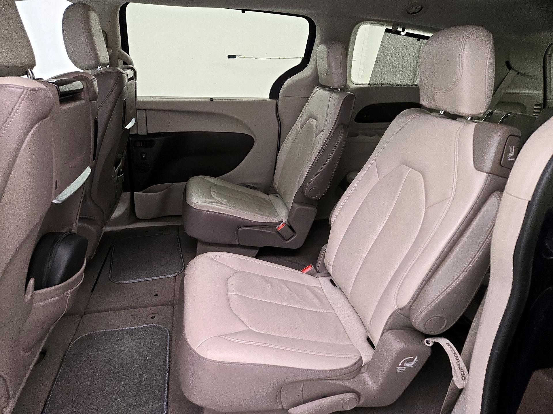 Thumbnail: 2018 Chrysler Pacifica - 20