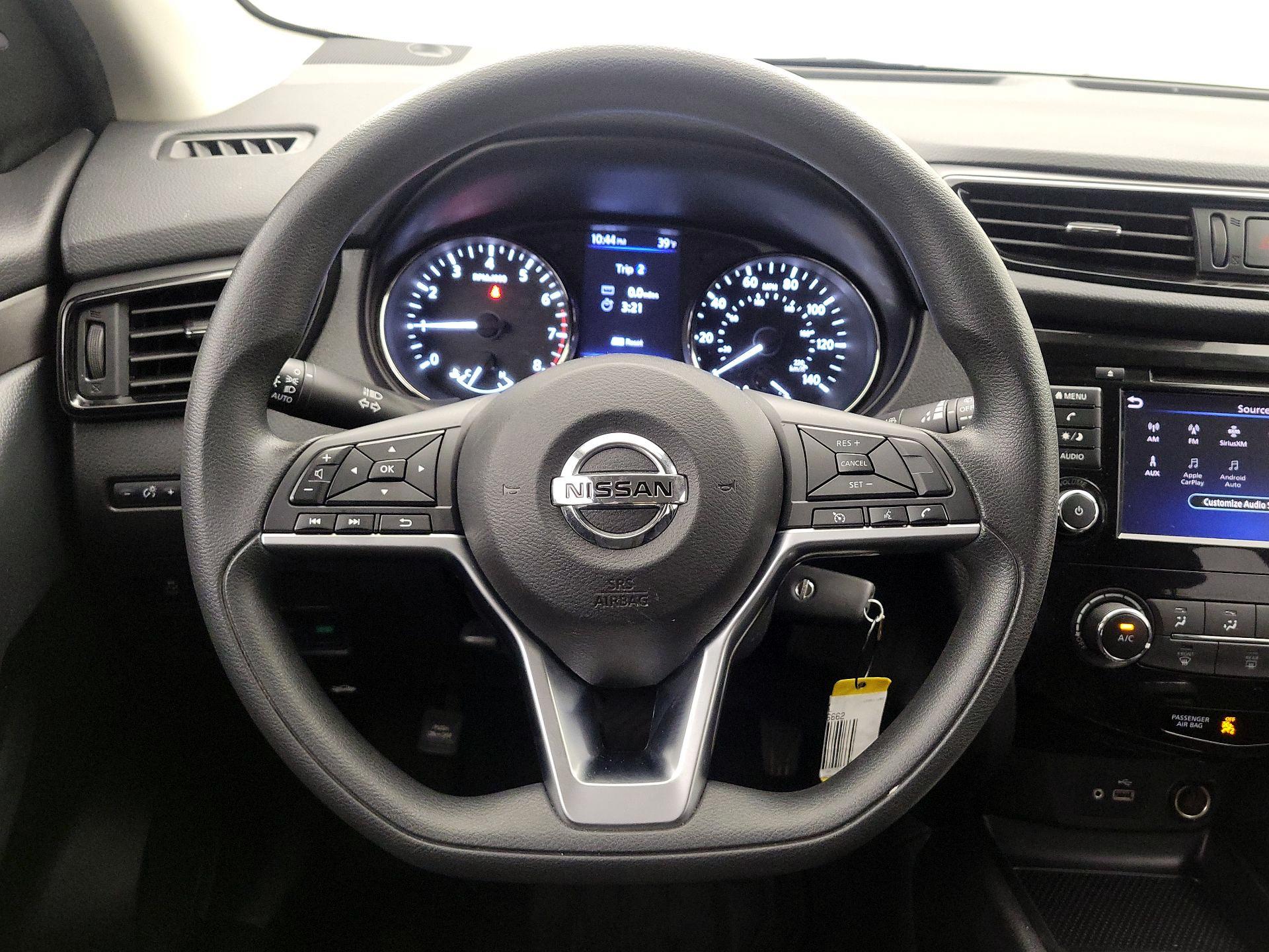 Thumbnail: 2020 Nissan Rogue Sport - 10