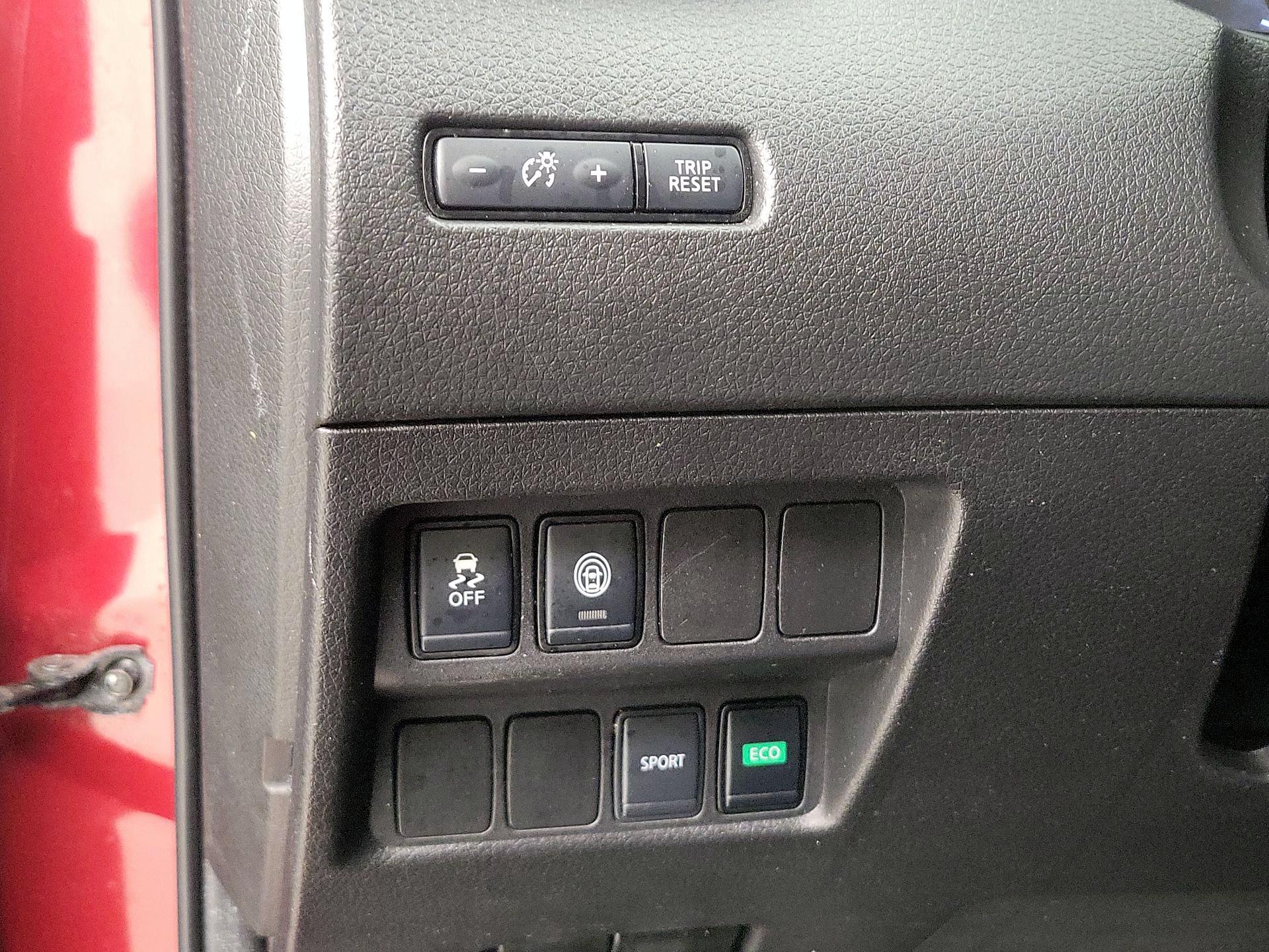 Thumbnail: 2020 Nissan Rogue Sport - 13