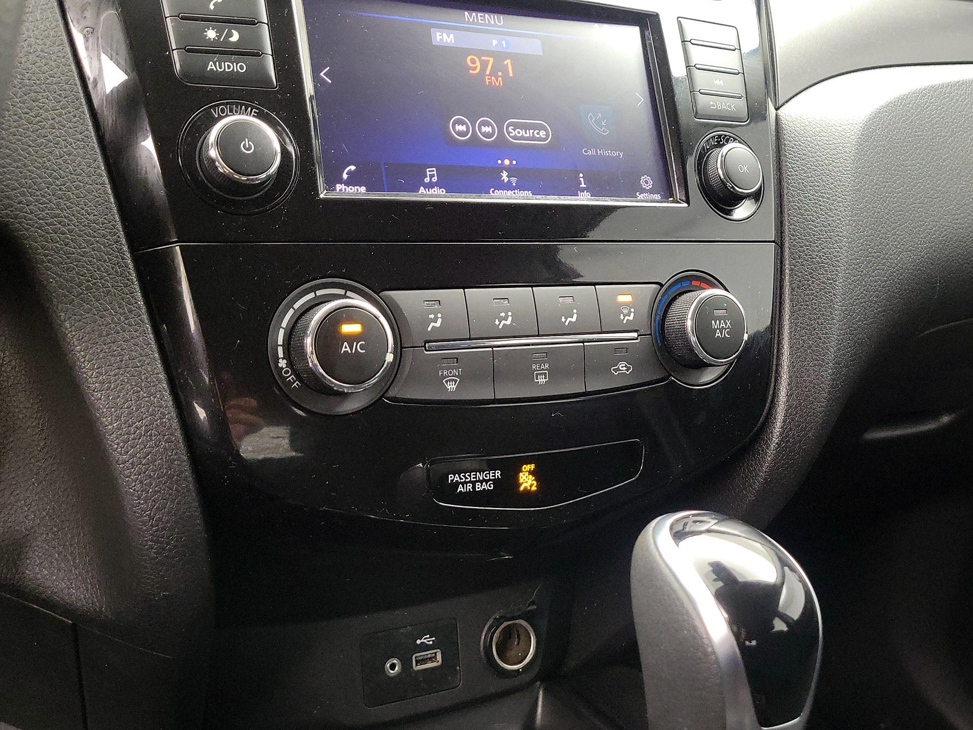 Thumbnail: 2020 Nissan Rogue Sport - 16