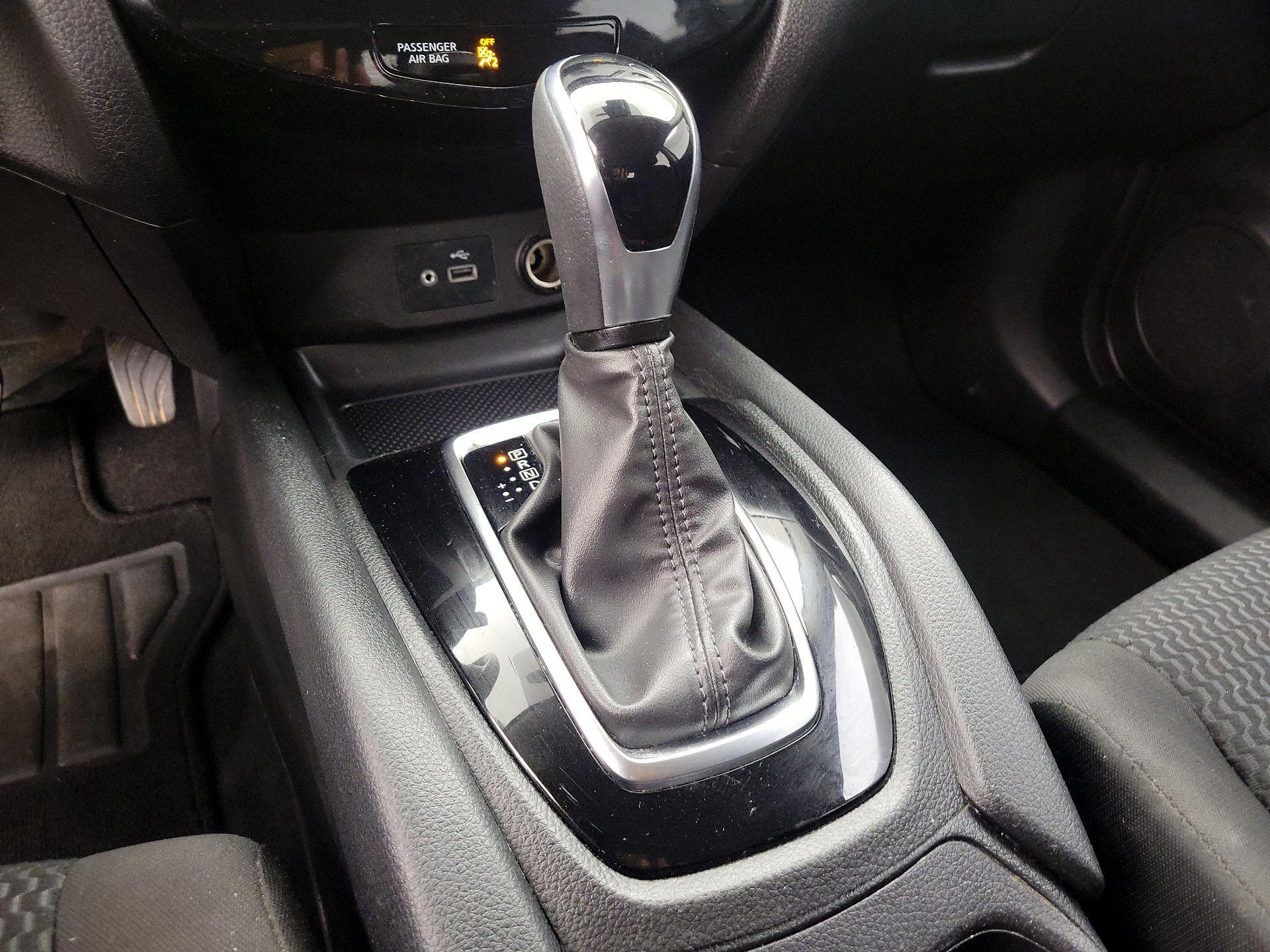 Thumbnail: 2020 Nissan Rogue Sport - 17