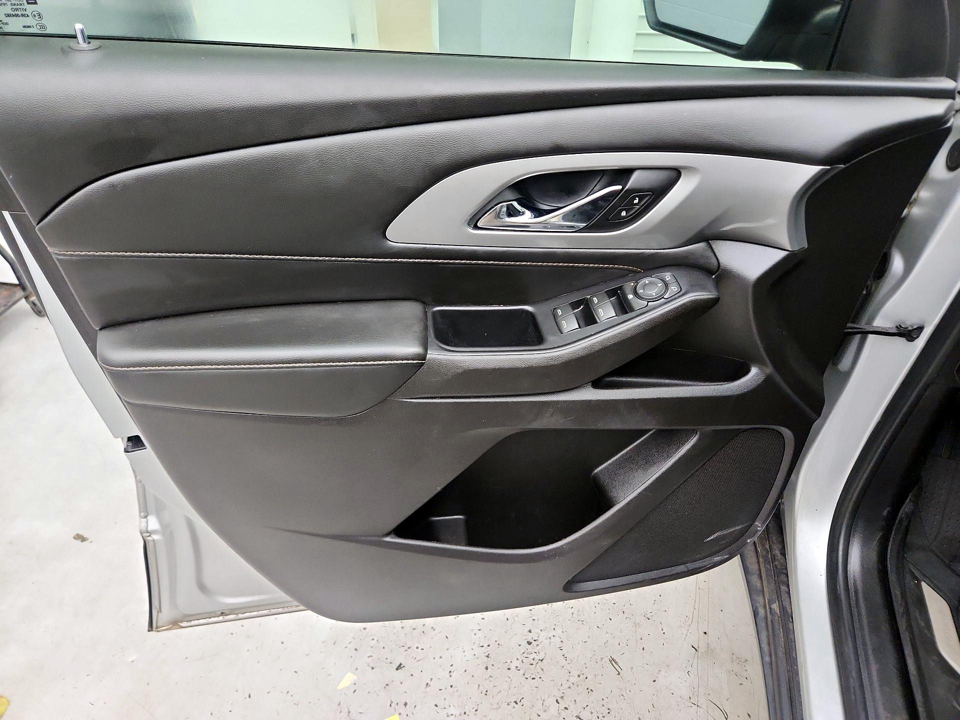 Thumbnail: 2021 Chevrolet Traverse - 12