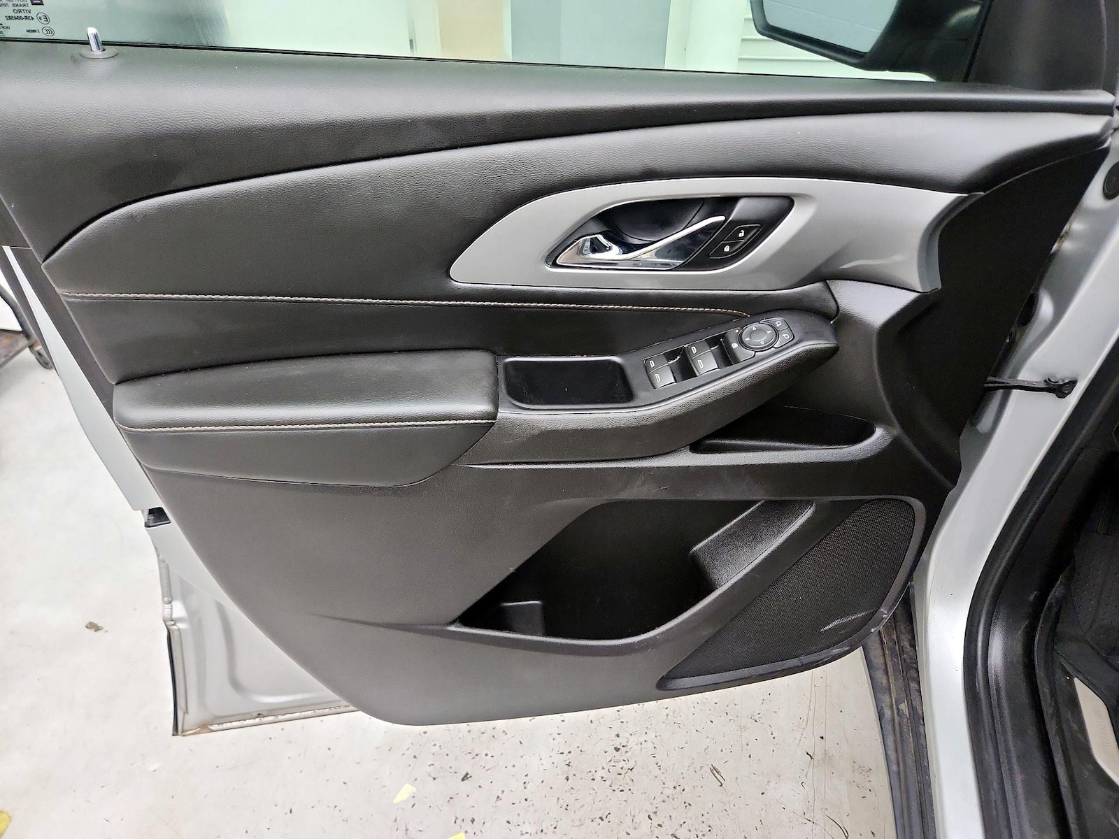 2021 Chevrolet Traverse LS - Photo 13