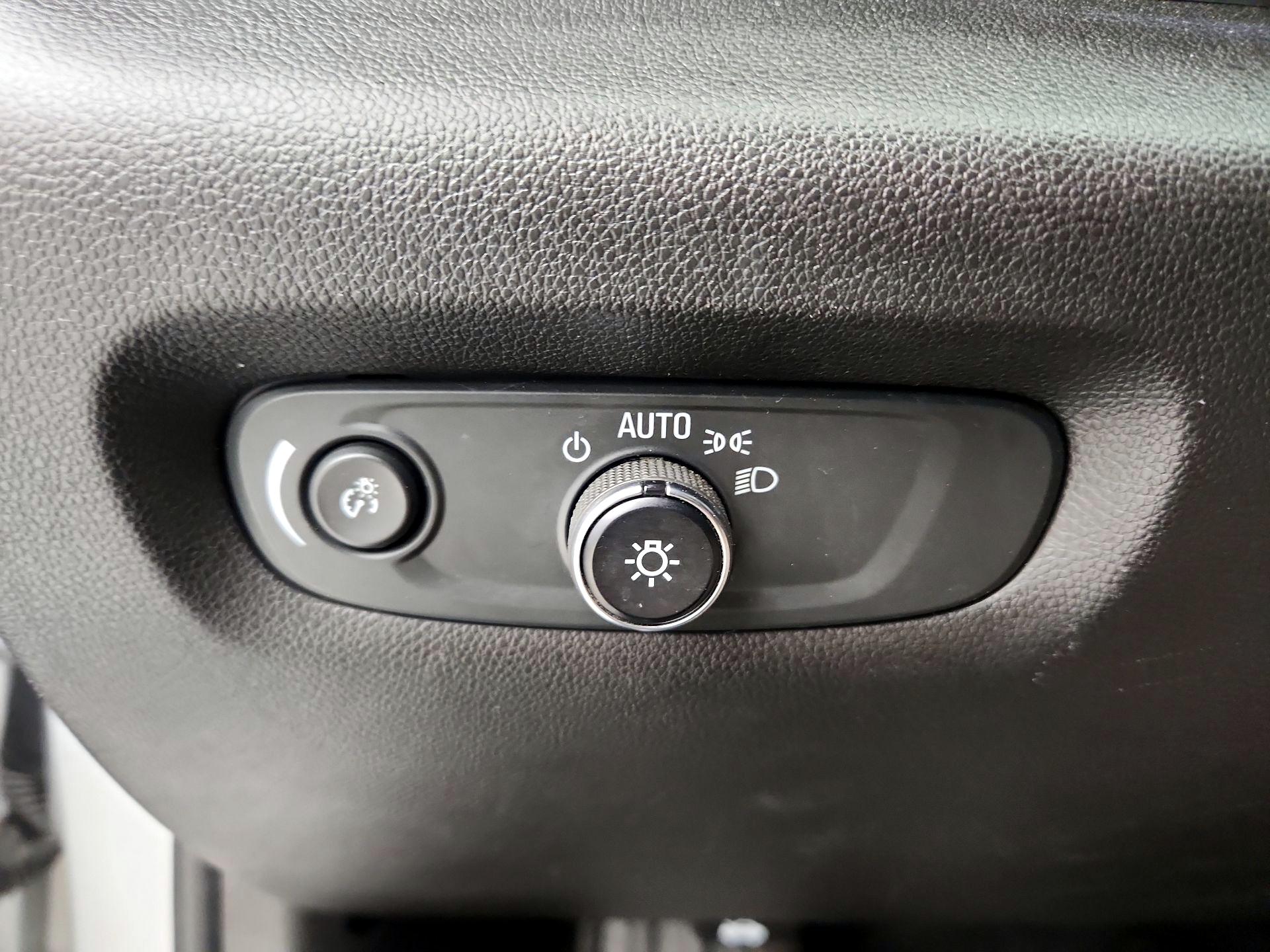 Thumbnail: 2021 Chevrolet Traverse - 13