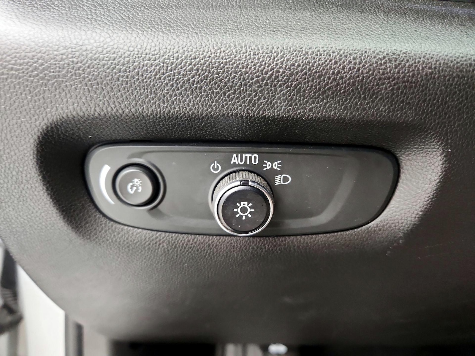 2021 Chevrolet Traverse LS - Photo 14