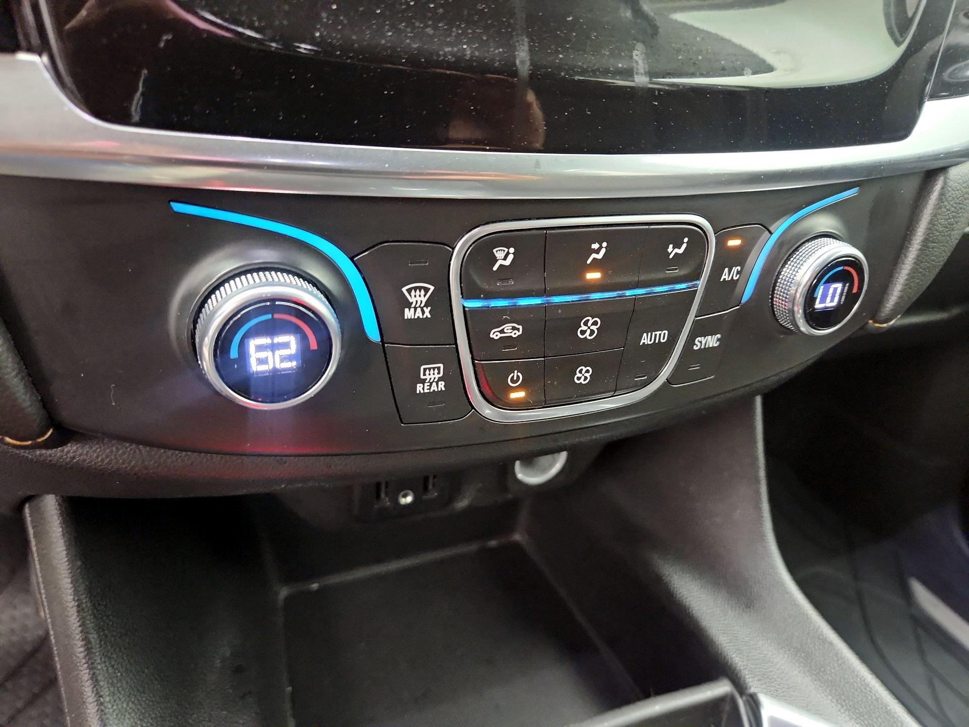 Thumbnail: 2021 Chevrolet Traverse - 16