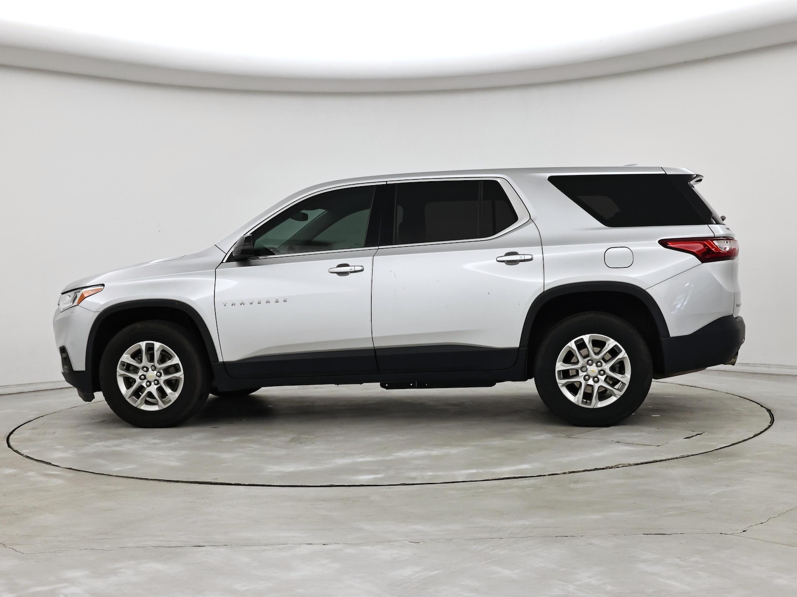 2021 Chevrolet Traverse LS - Photo 6