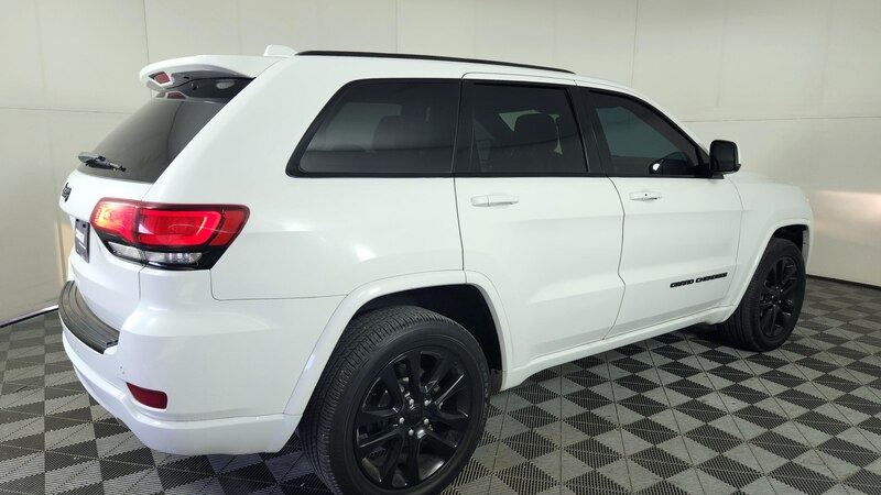 2017 Jeep Grand Cherokee Laredo 5