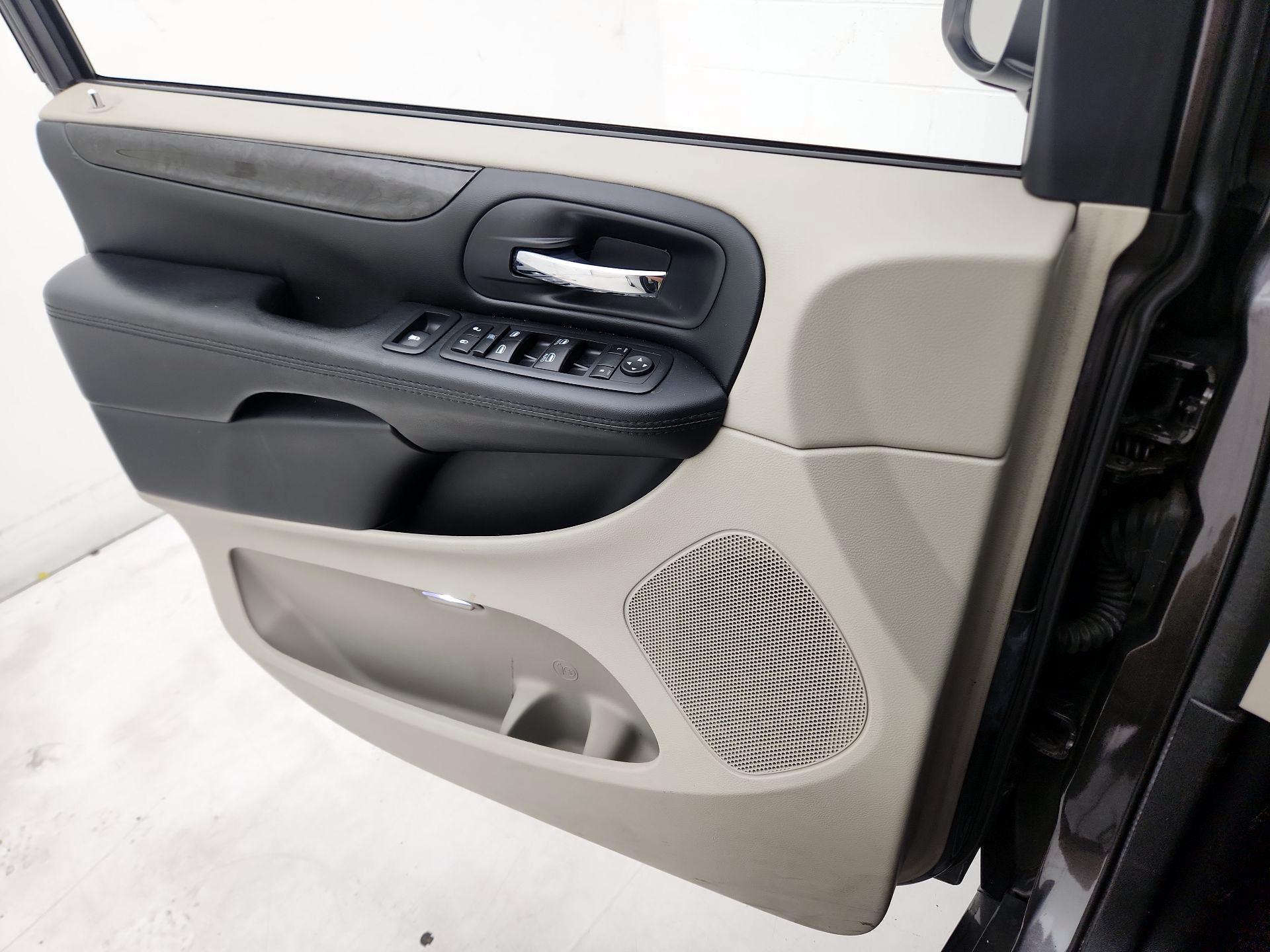 Thumbnail: 2019 Dodge Grand Caravan - 12