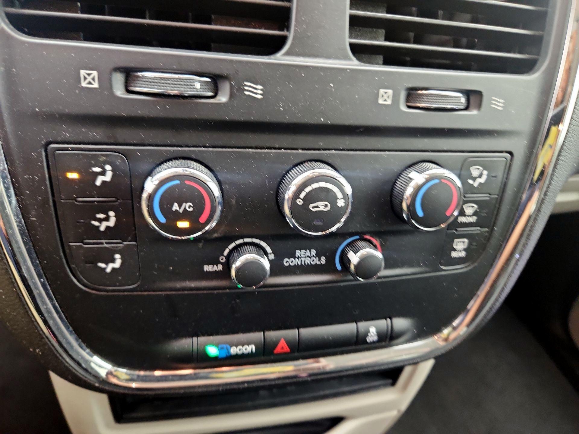 Thumbnail: 2019 Dodge Grand Caravan - 16