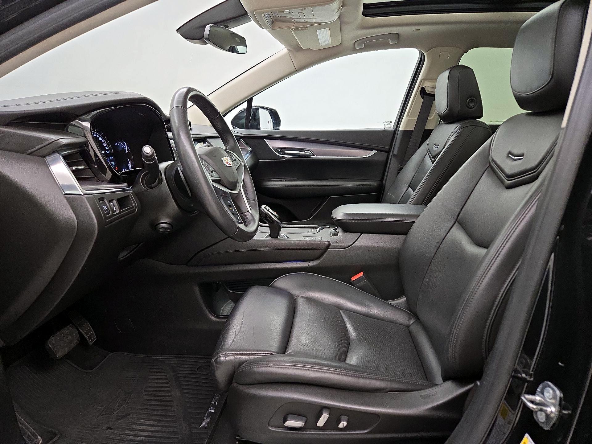 Thumbnail: 2017 Cadillac XT5 - 11