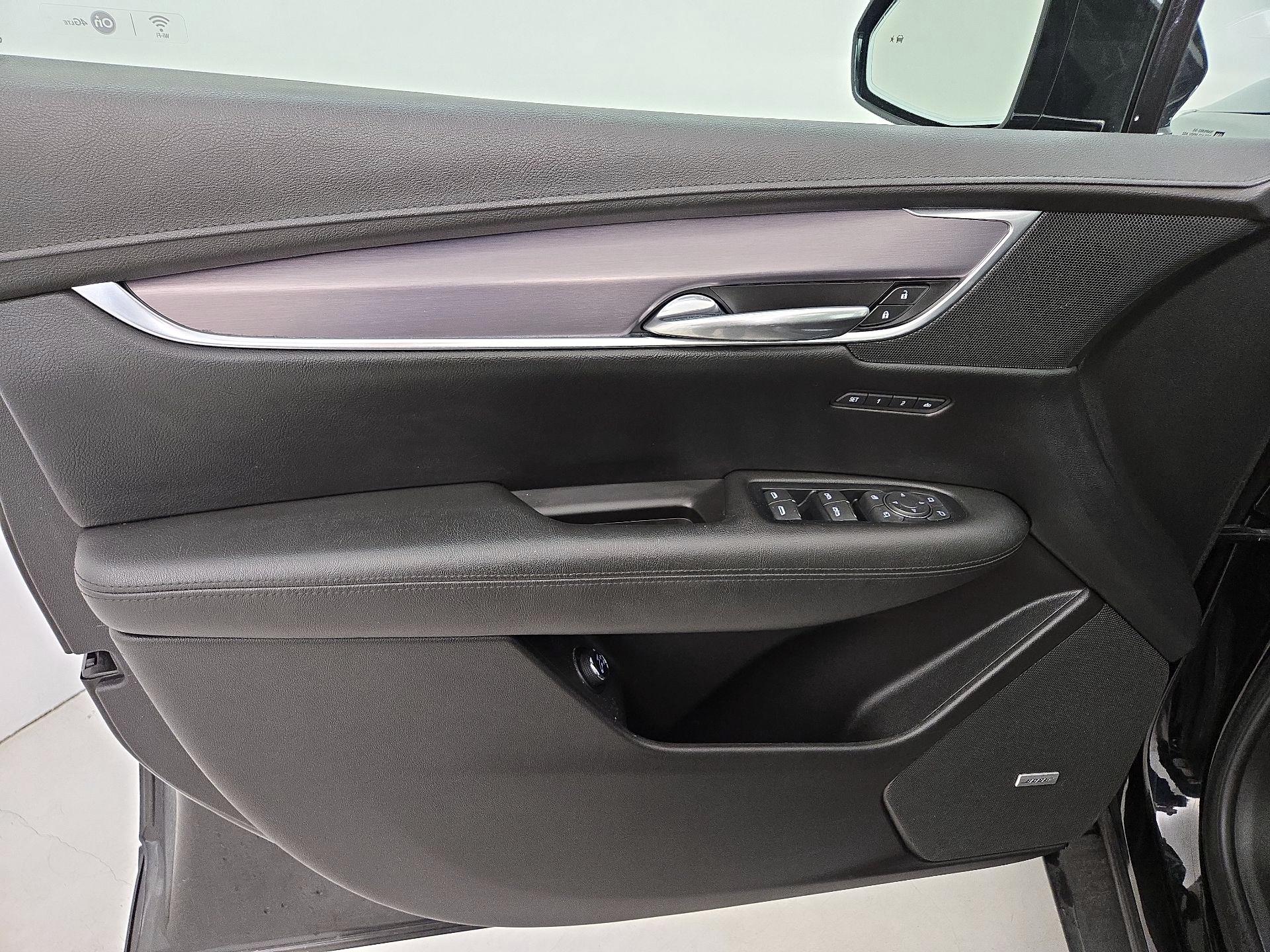 Thumbnail: 2017 Cadillac XT5 - 12