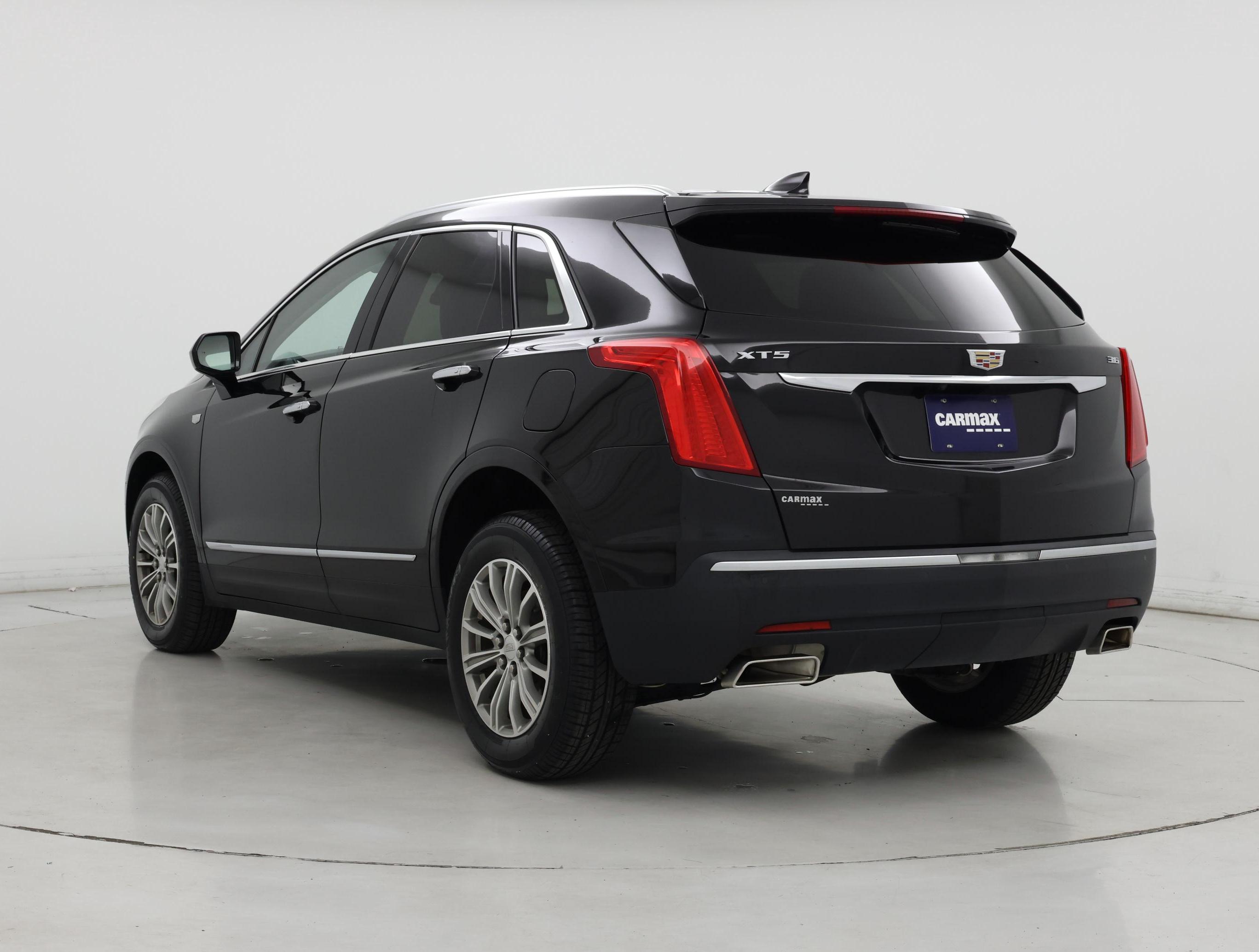 Thumbnail: 2017 Cadillac XT5 - 2