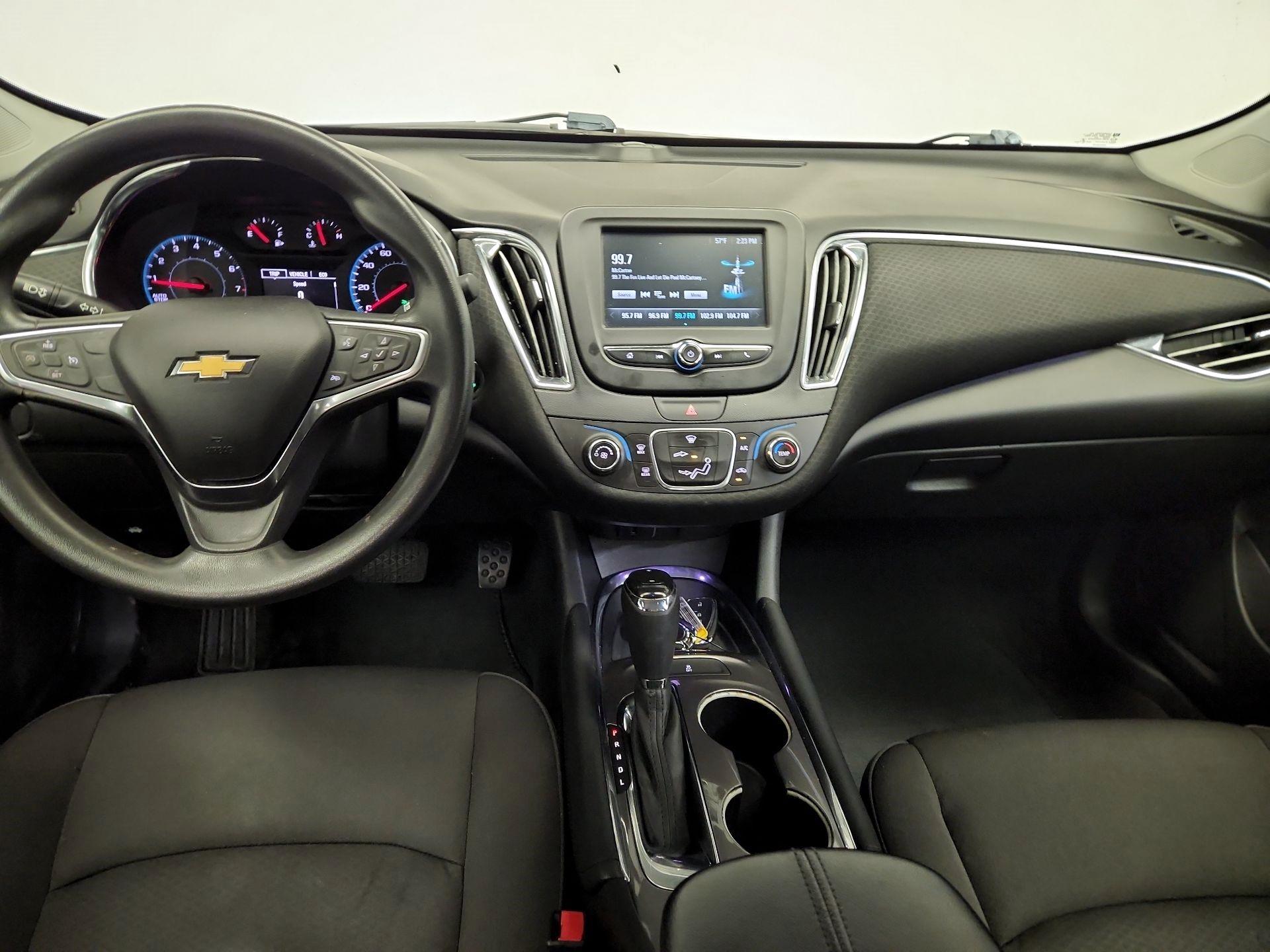 Thumbnail: 2018 Chevrolet Malibu - 9
