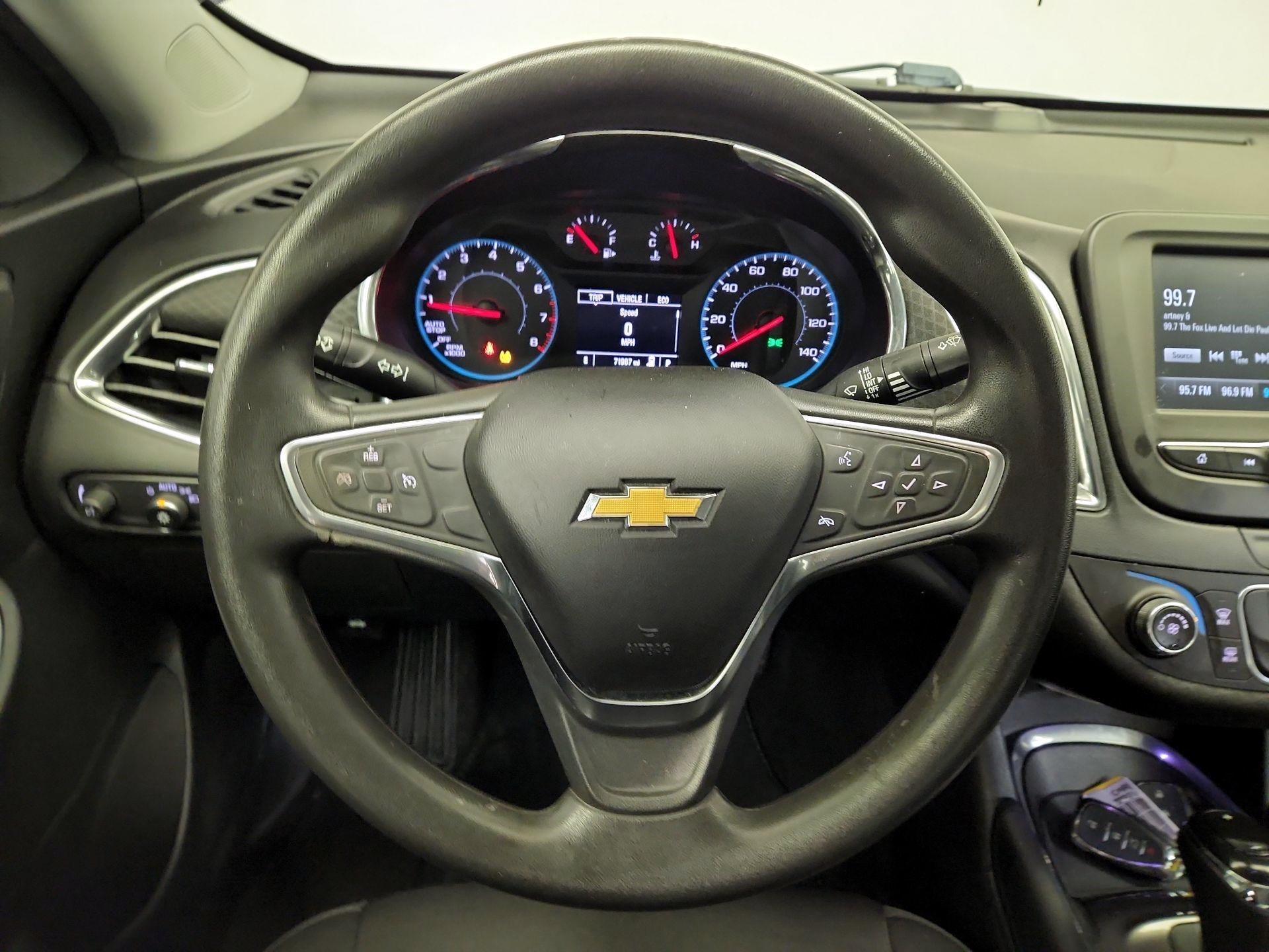Thumbnail: 2018 Chevrolet Malibu - 10