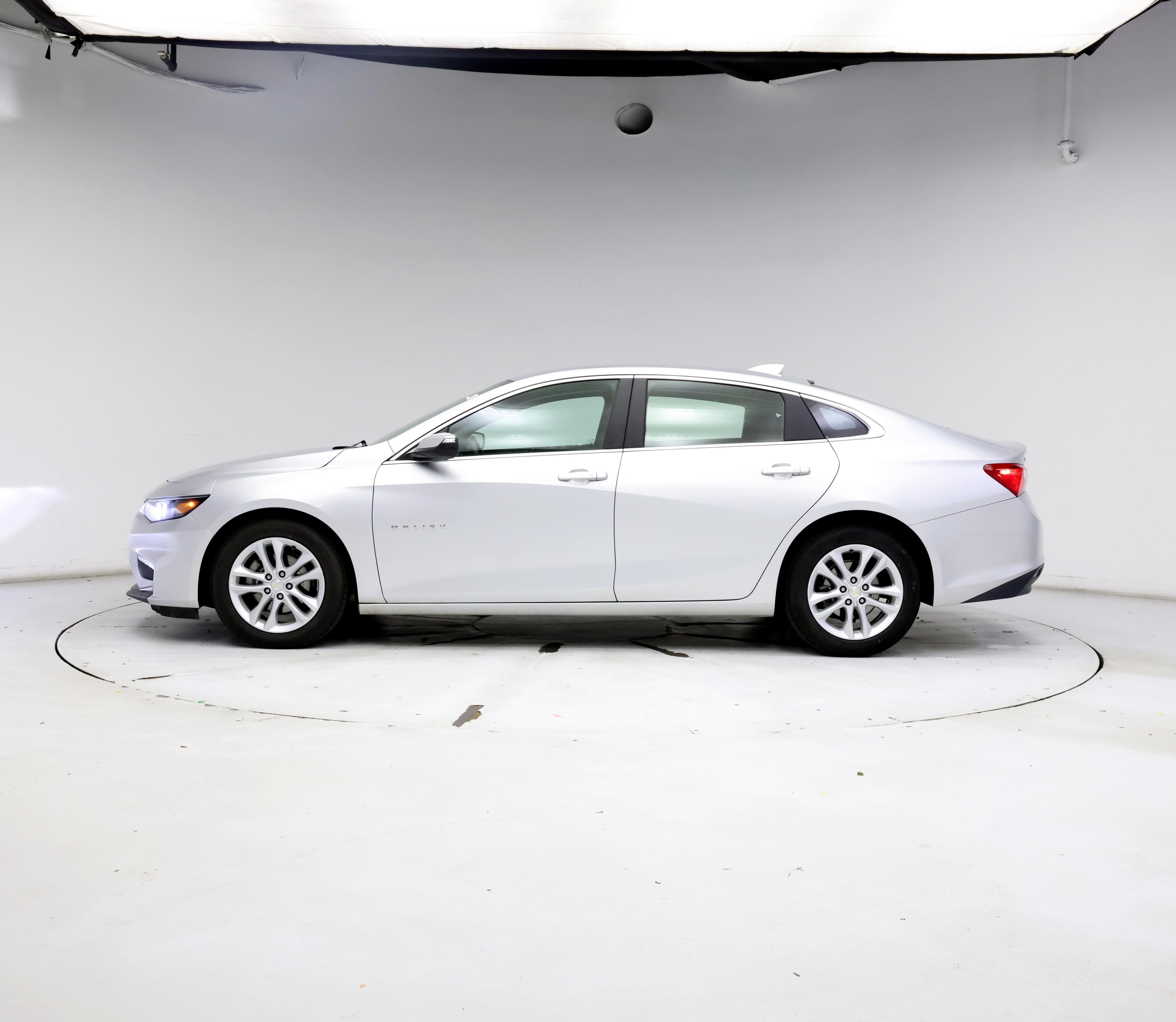 Thumbnail: 2018 Chevrolet Malibu - 3