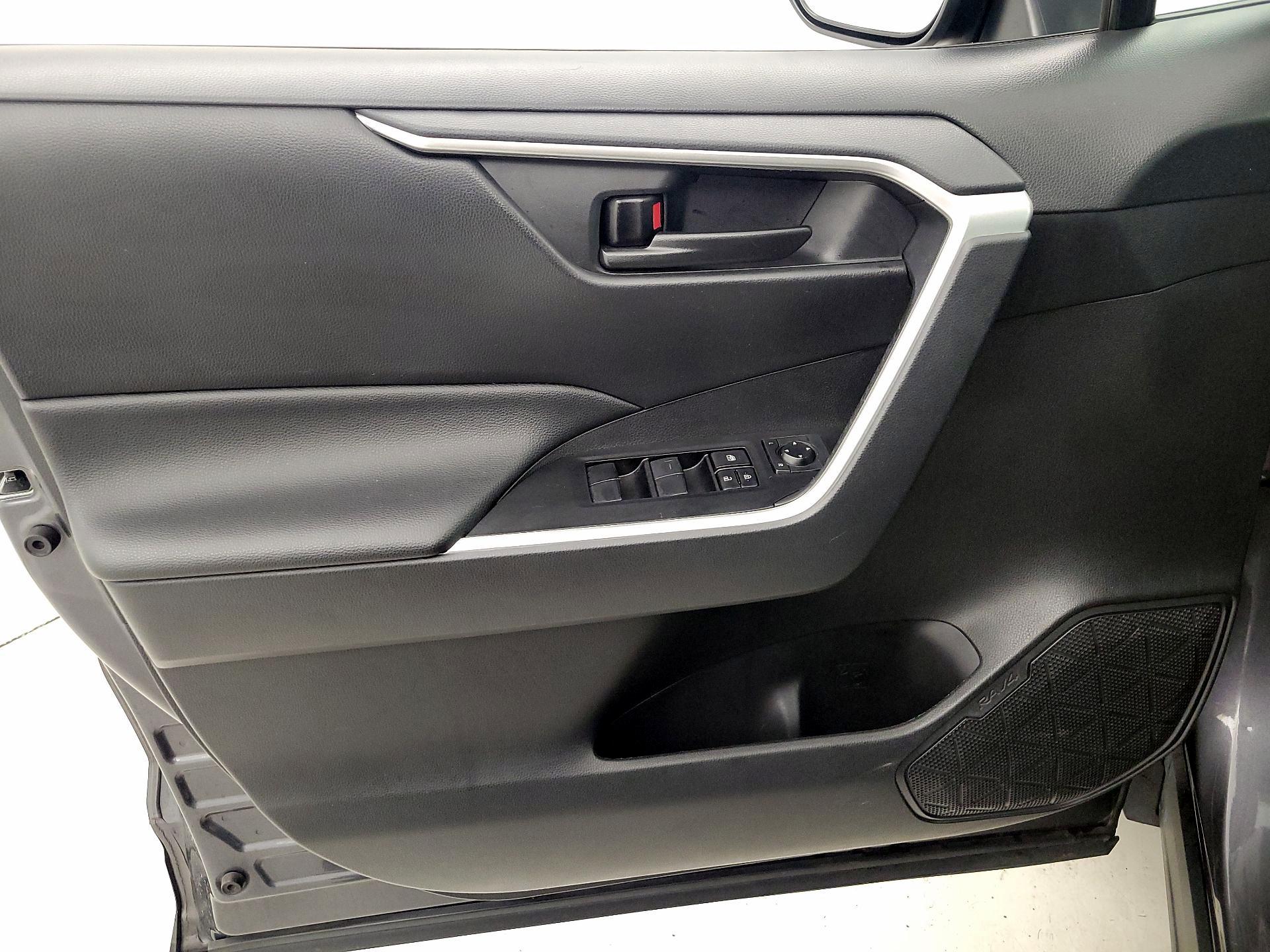 Thumbnail: 2021 Toyota RAV4 - 12