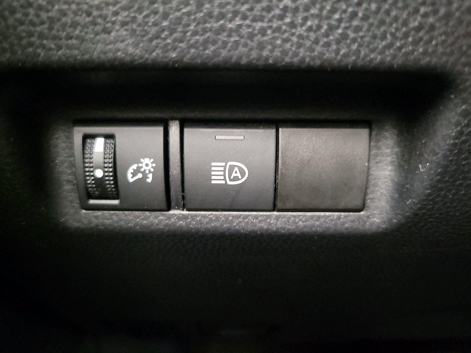 Thumbnail: 2021 Toyota RAV4 - 13