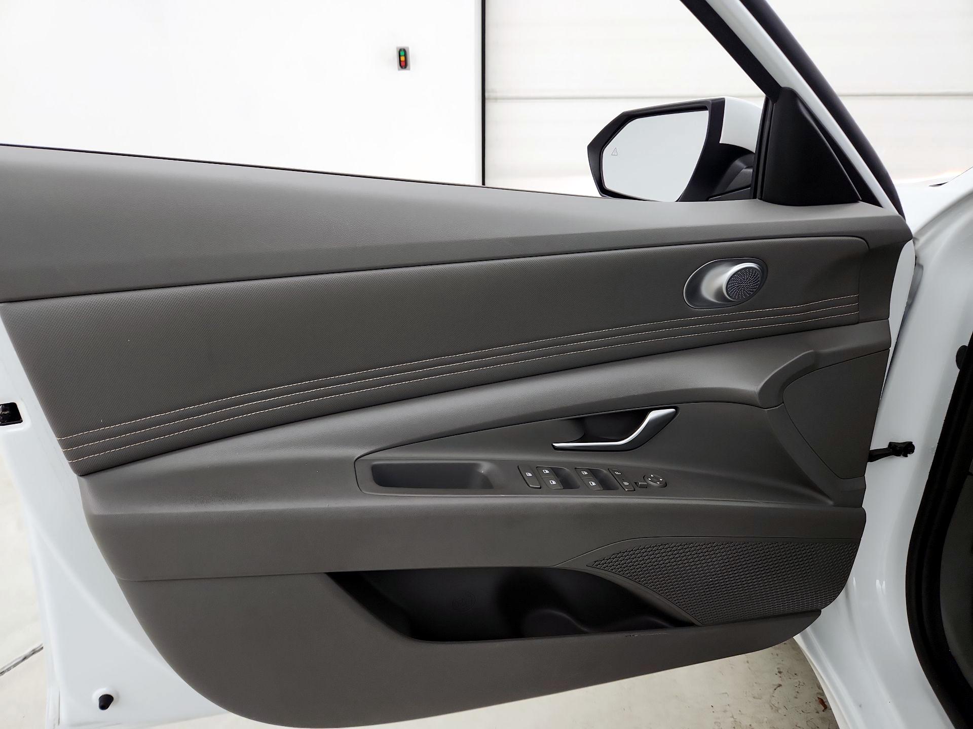 Thumbnail: 2021 Hyundai Elantra - 12