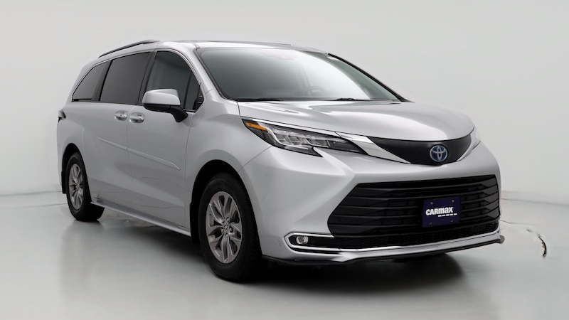 2022 Toyota Sienna XLE Hero Image