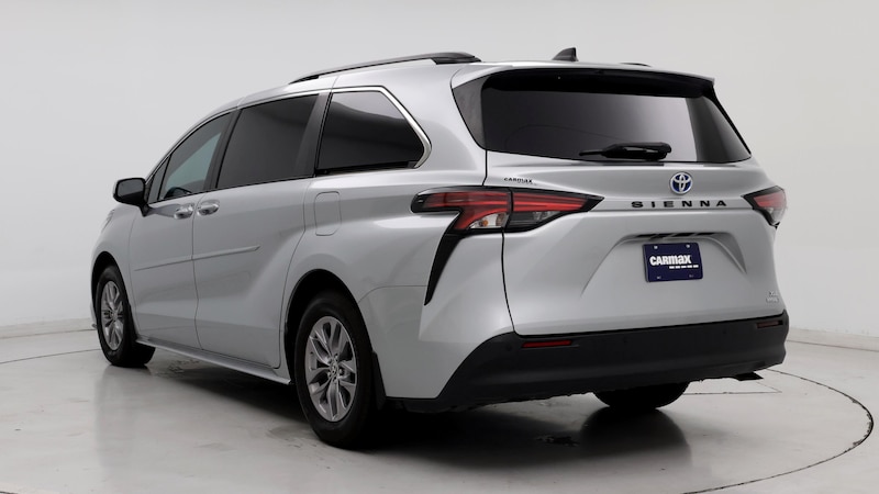 2022 Toyota Sienna XLE 2