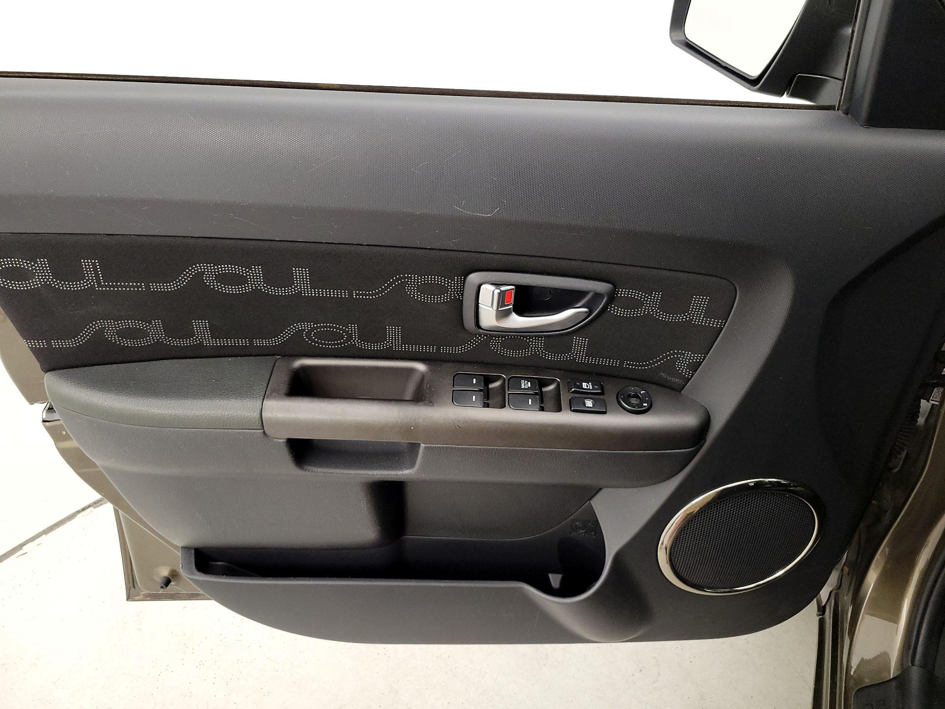 Thumbnail: 2013 Kia Soul - 12
