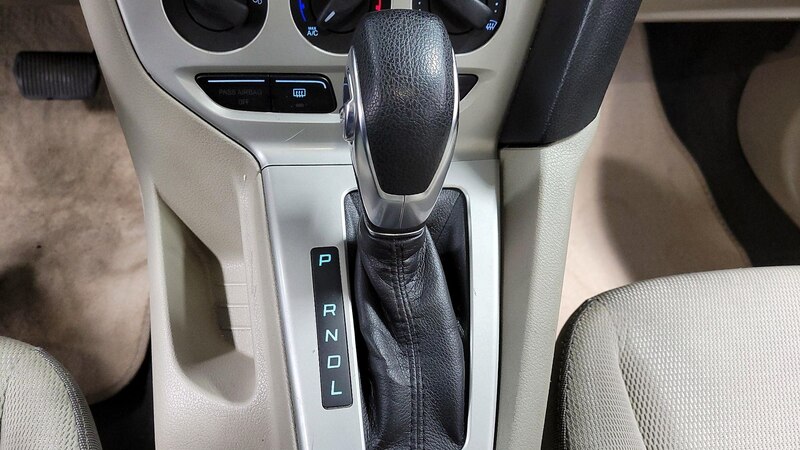 2012 Ford Focus SE 16