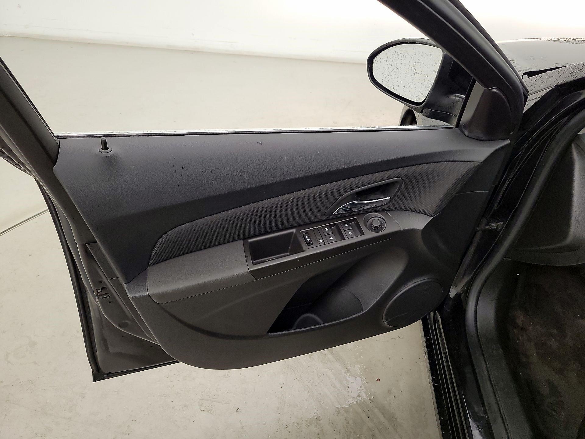 Thumbnail: 2016 Chevrolet Cruze - 12