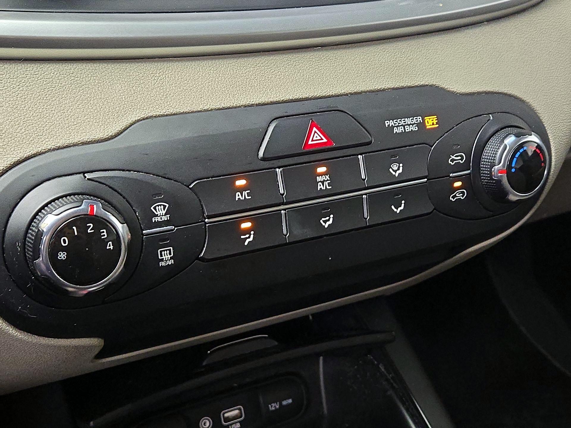 Thumbnail: 2019 Kia Sorento - 16