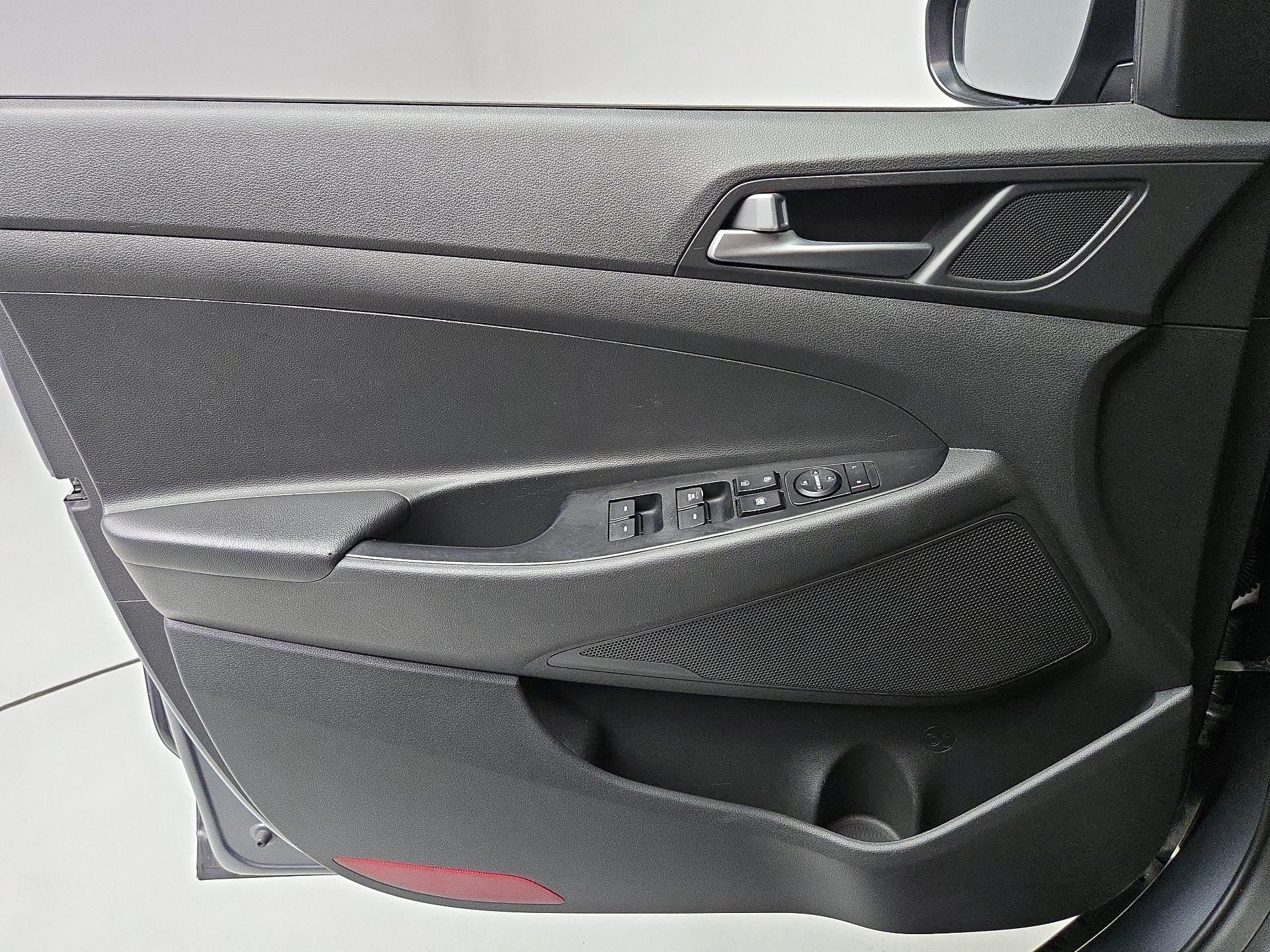 Thumbnail: 2016 Hyundai Tucson - 12