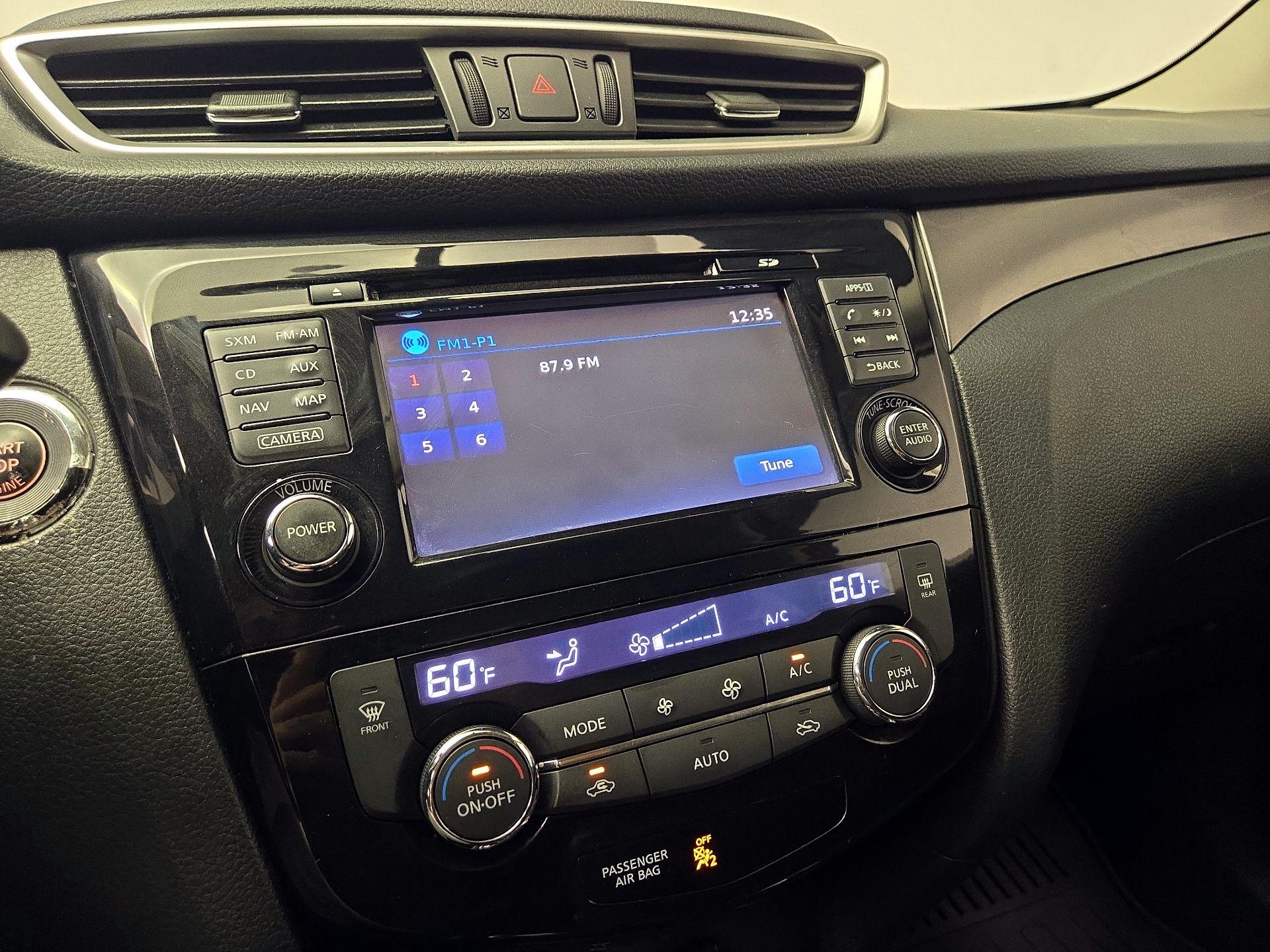 Thumbnail: 2016 Nissan Rogue - 16