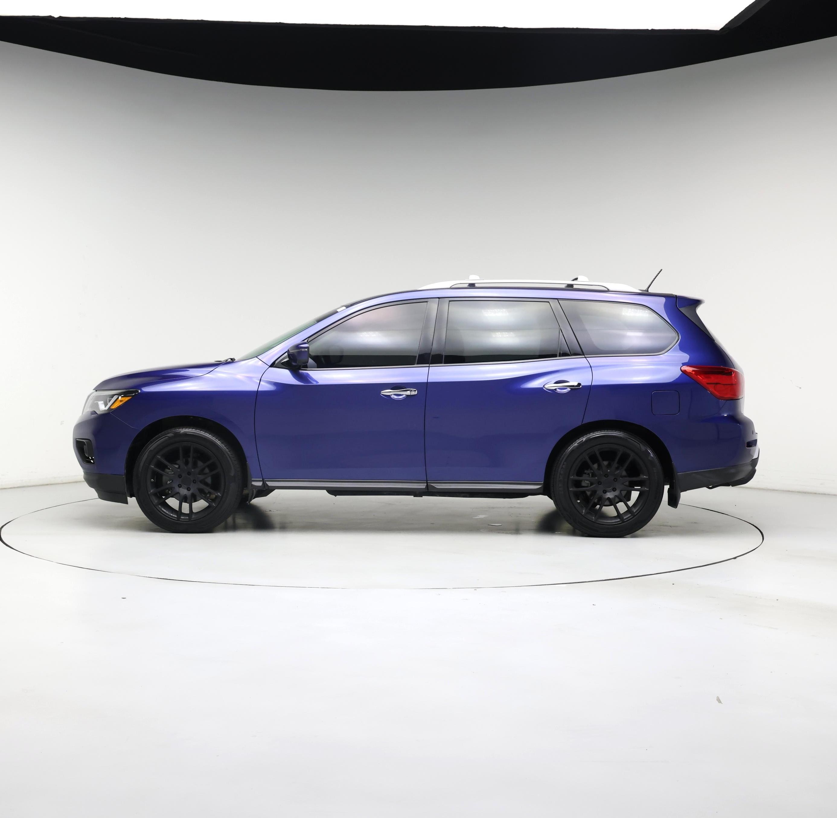 Thumbnail: 2018 Nissan Pathfinder - 3