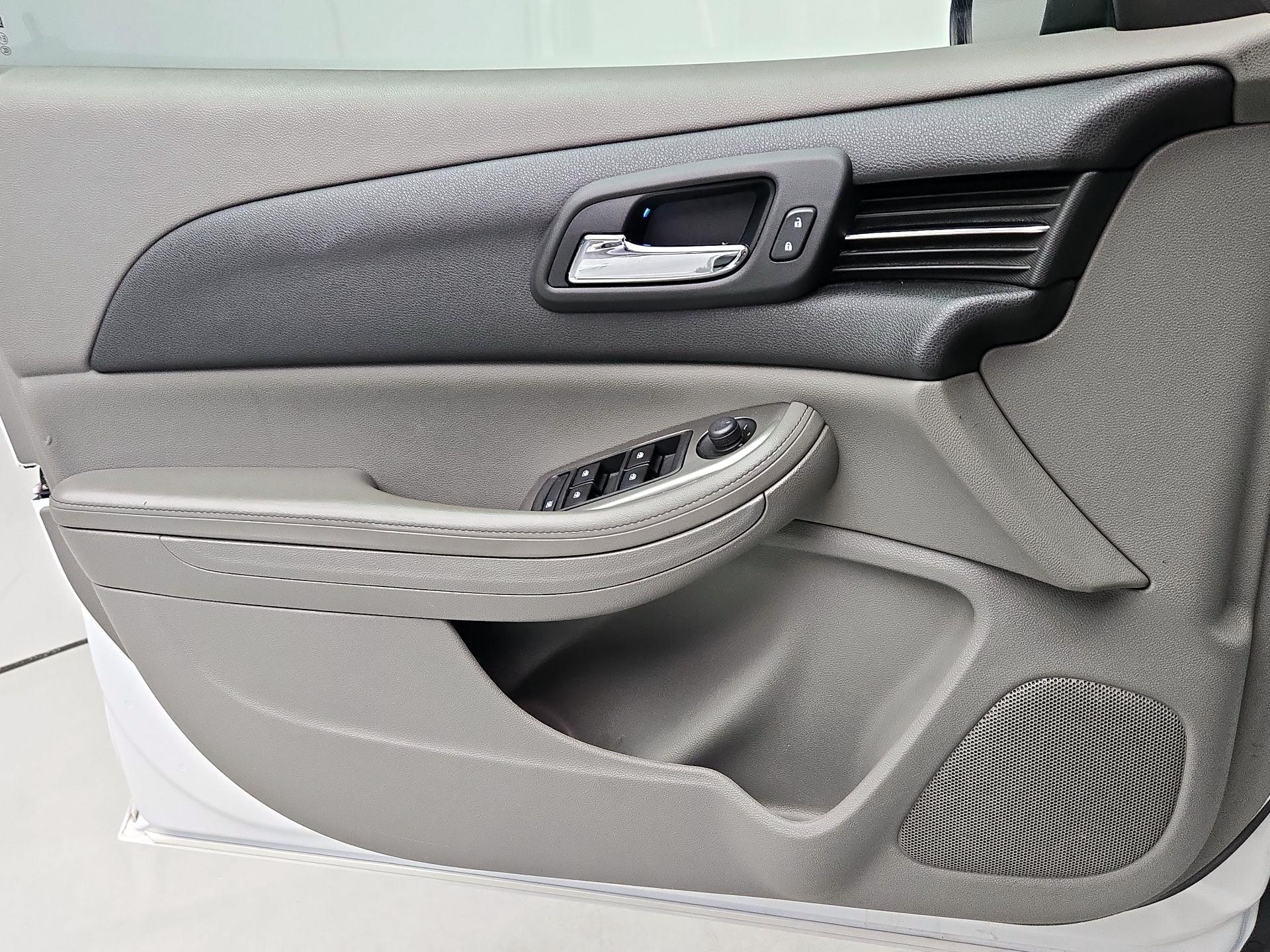 Thumbnail: 2015 Chevrolet Malibu - 12