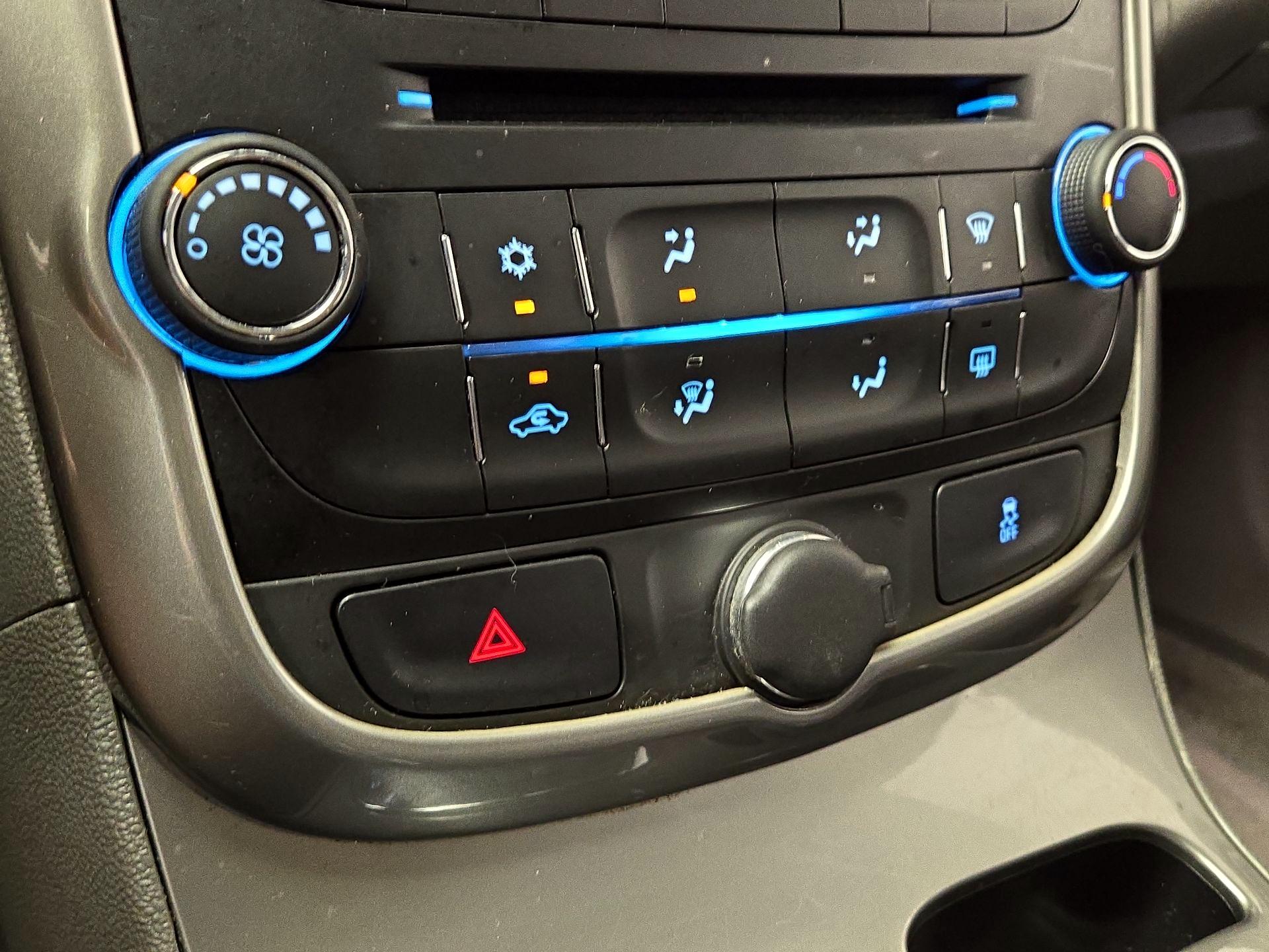 Thumbnail: 2015 Chevrolet Malibu - 15