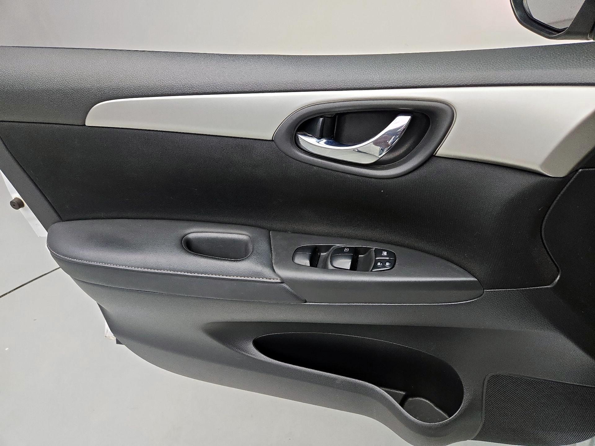 Thumbnail: 2019 Nissan Sentra - 12