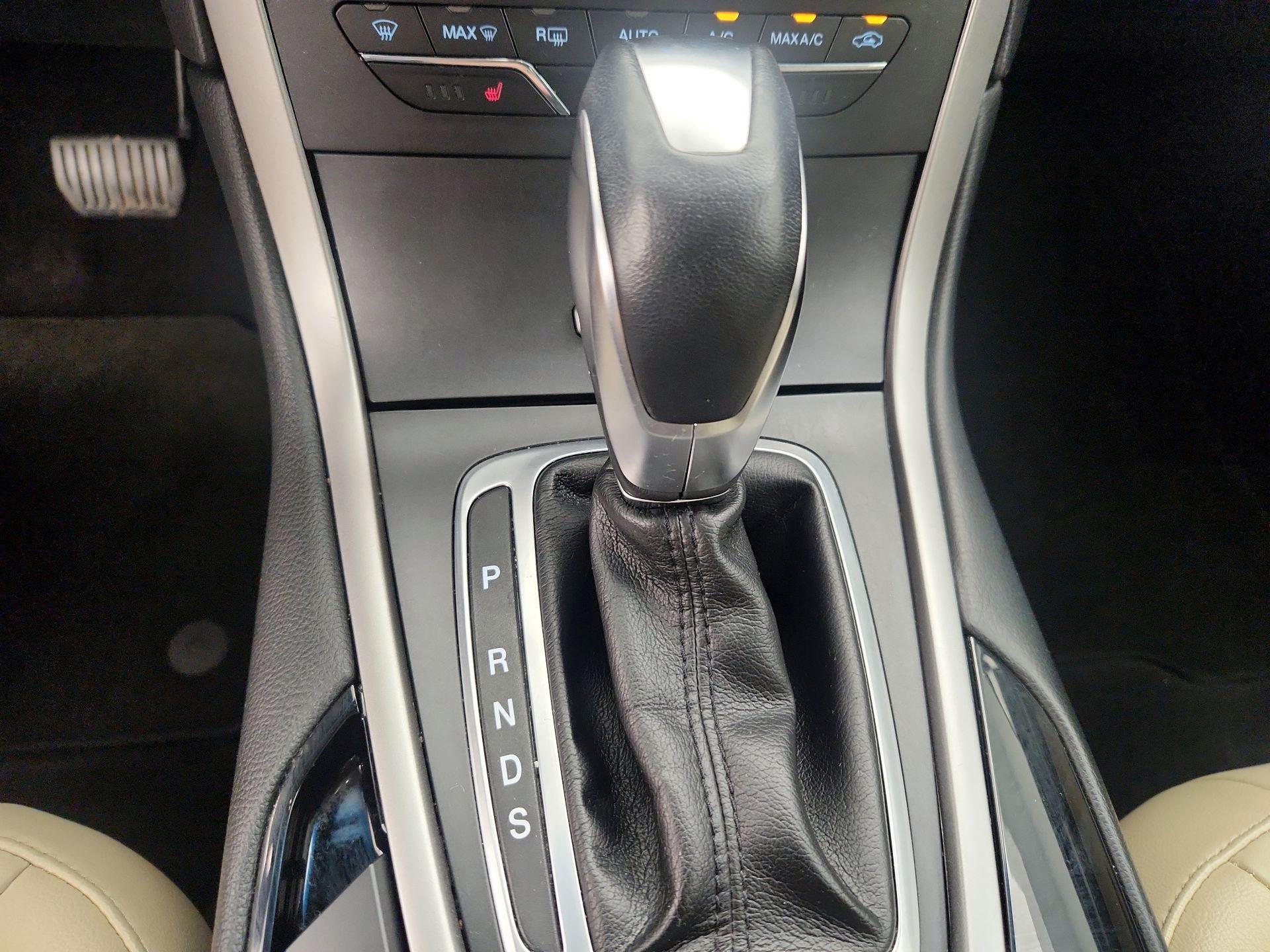 Thumbnail: 2015 Ford Edge - 17