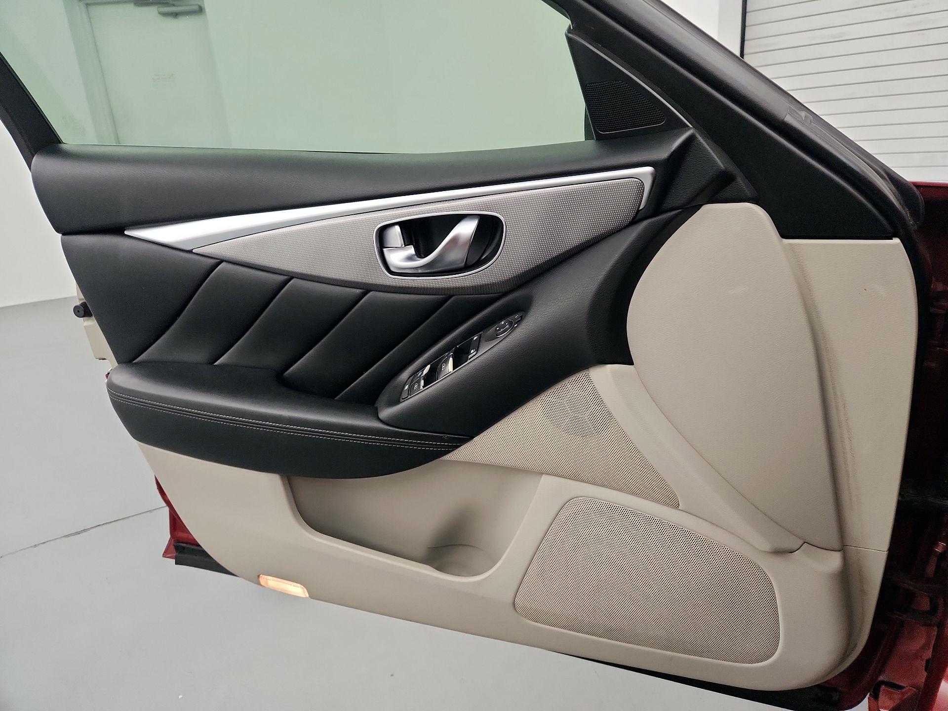 Thumbnail: 2015 INFINITI Q50 - 12