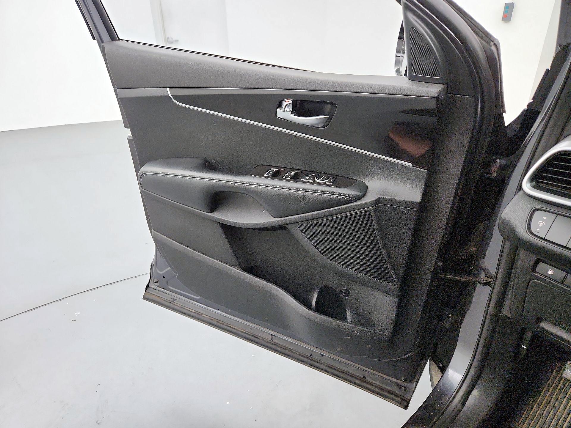 Thumbnail: 2017 Kia Sorento - 12