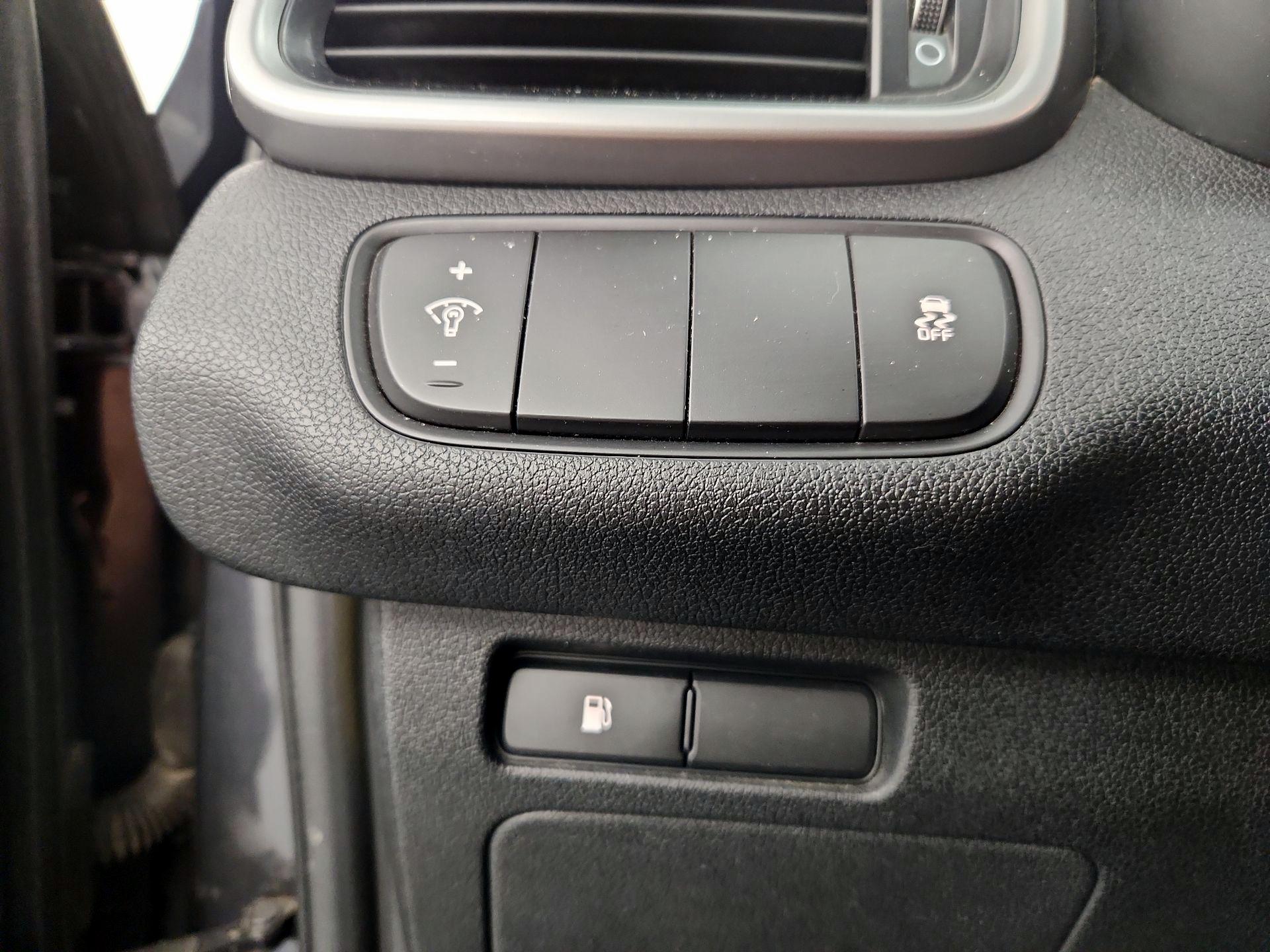 Thumbnail: 2017 Kia Sorento - 13