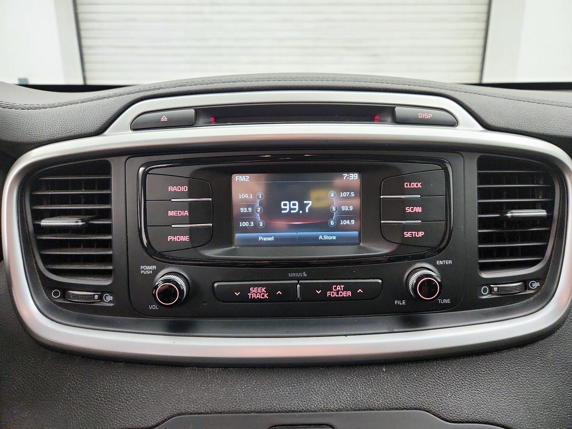 Thumbnail: 2017 Kia Sorento - 15