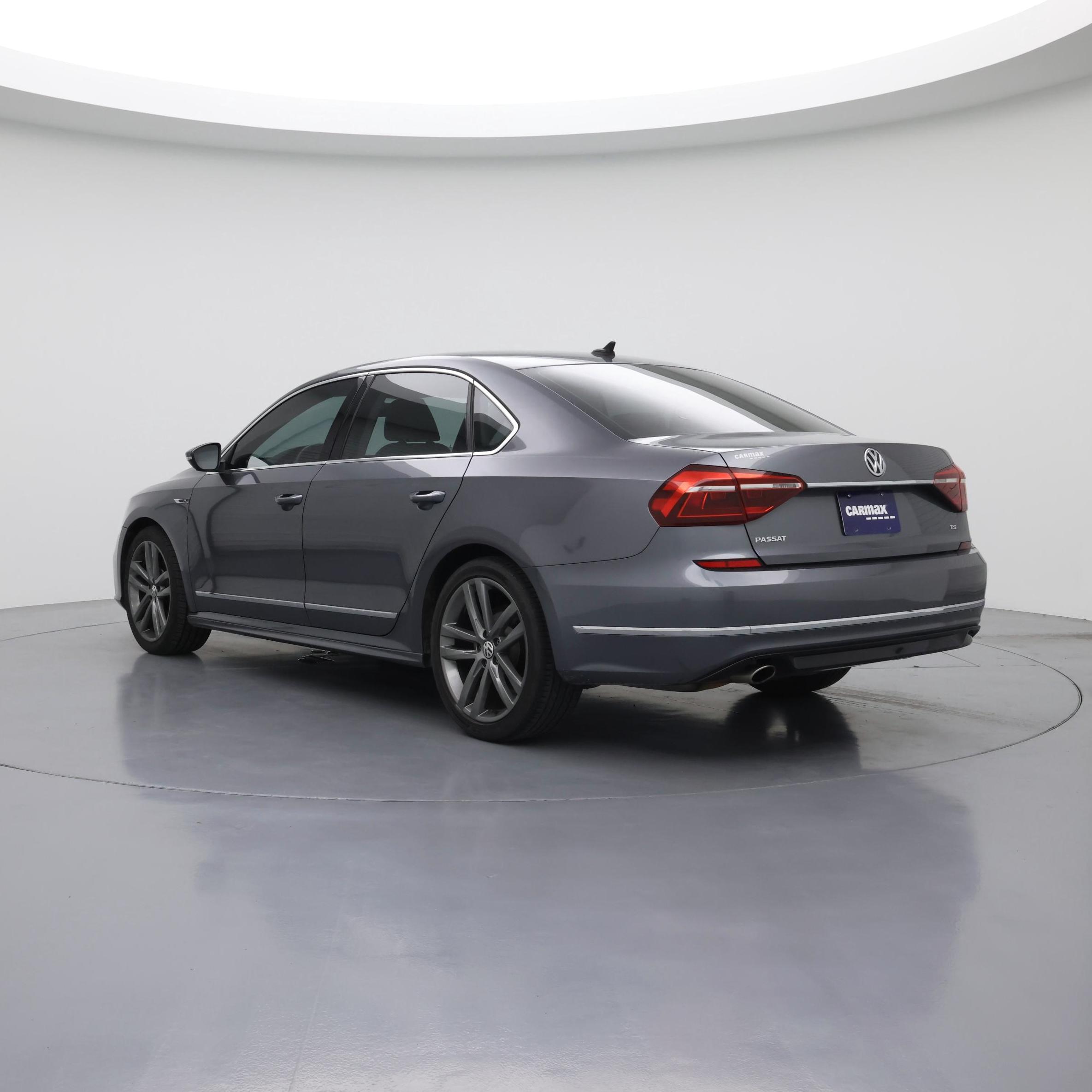 Thumbnail: 2017 Volkswagen Passat - 2