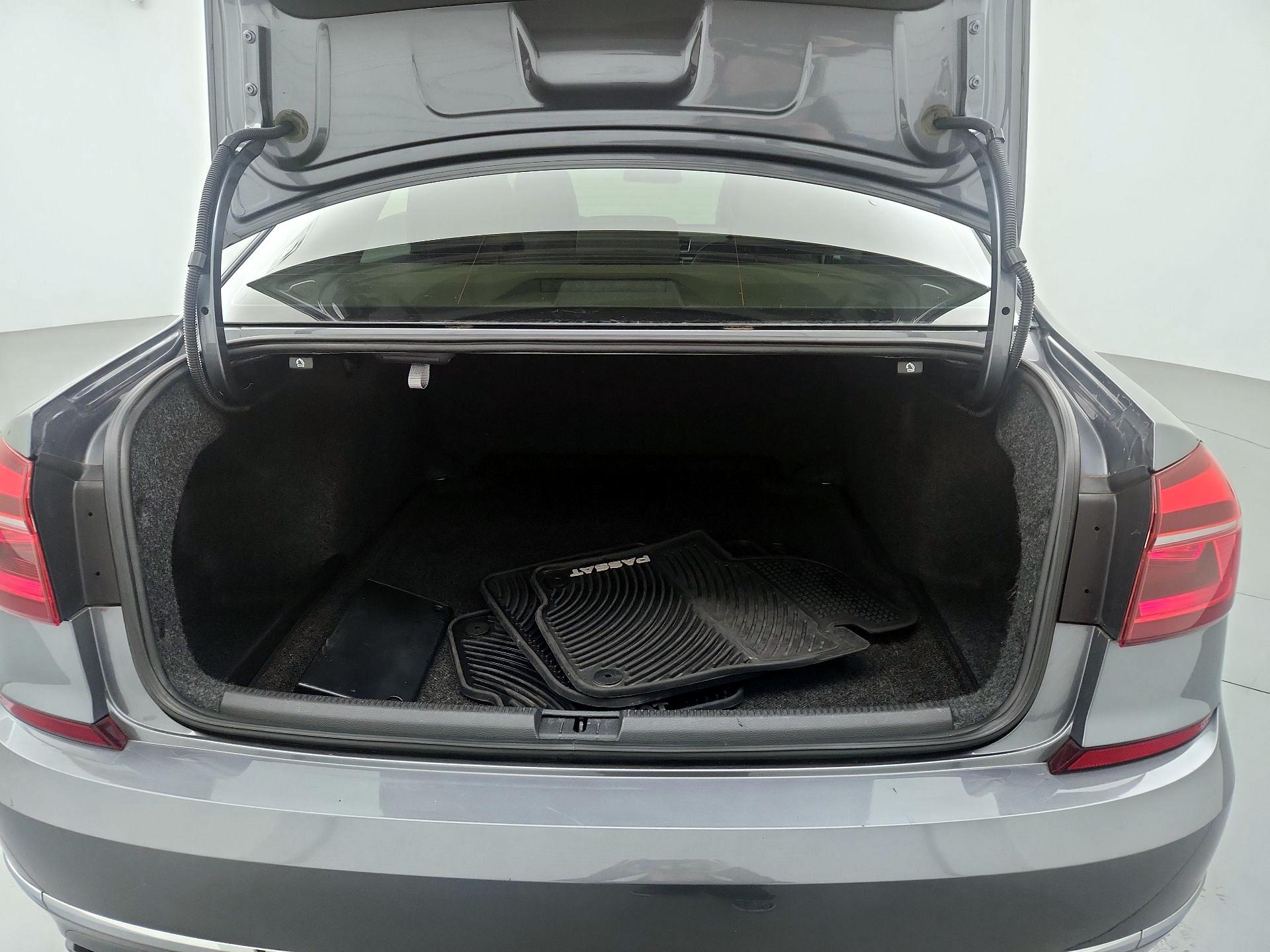 Thumbnail: 2017 Volkswagen Passat - 20