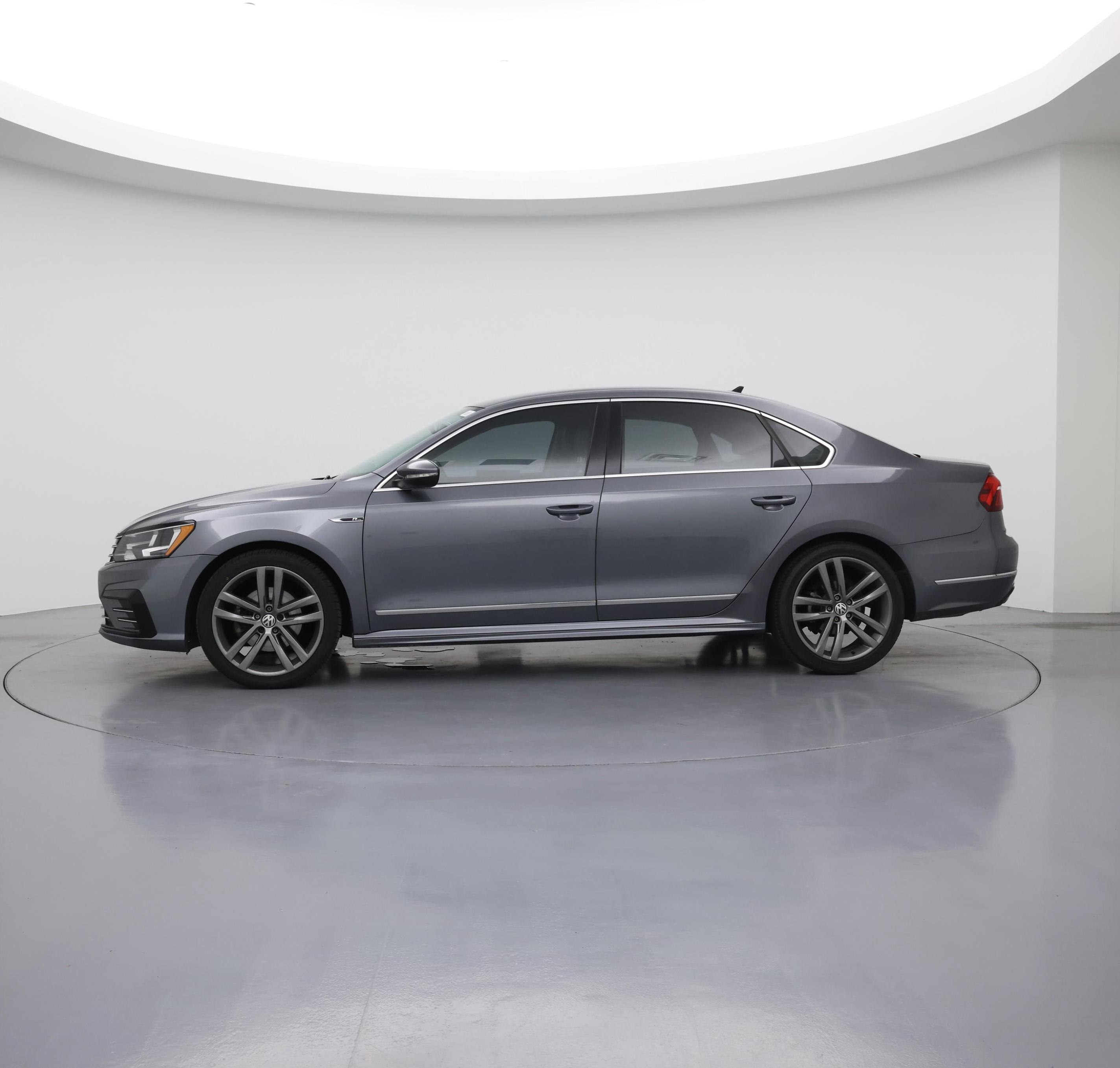 Thumbnail: 2017 Volkswagen Passat - 3