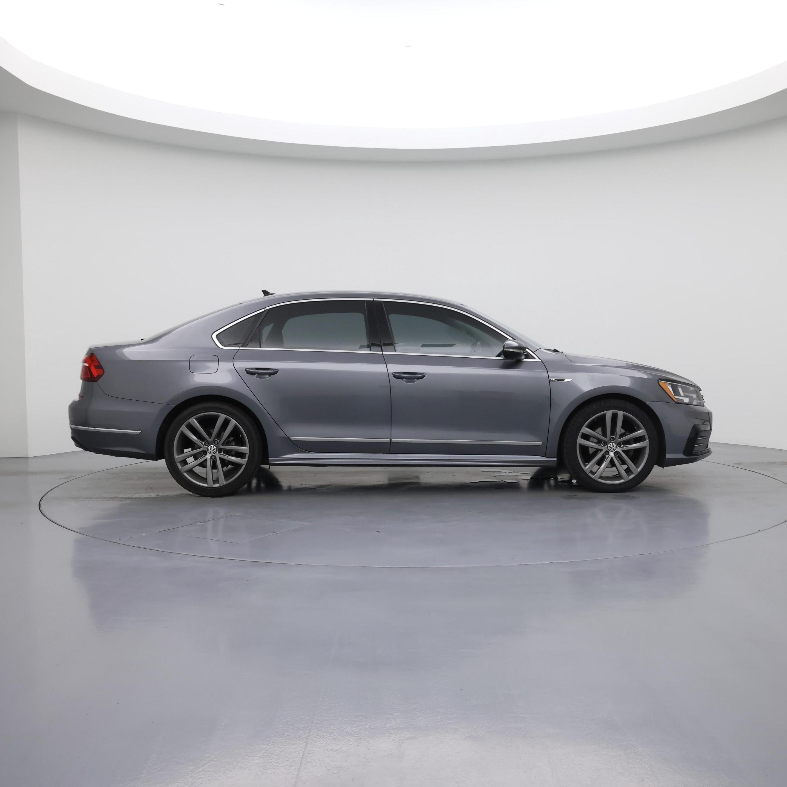 Thumbnail: 2017 Volkswagen Passat - 7