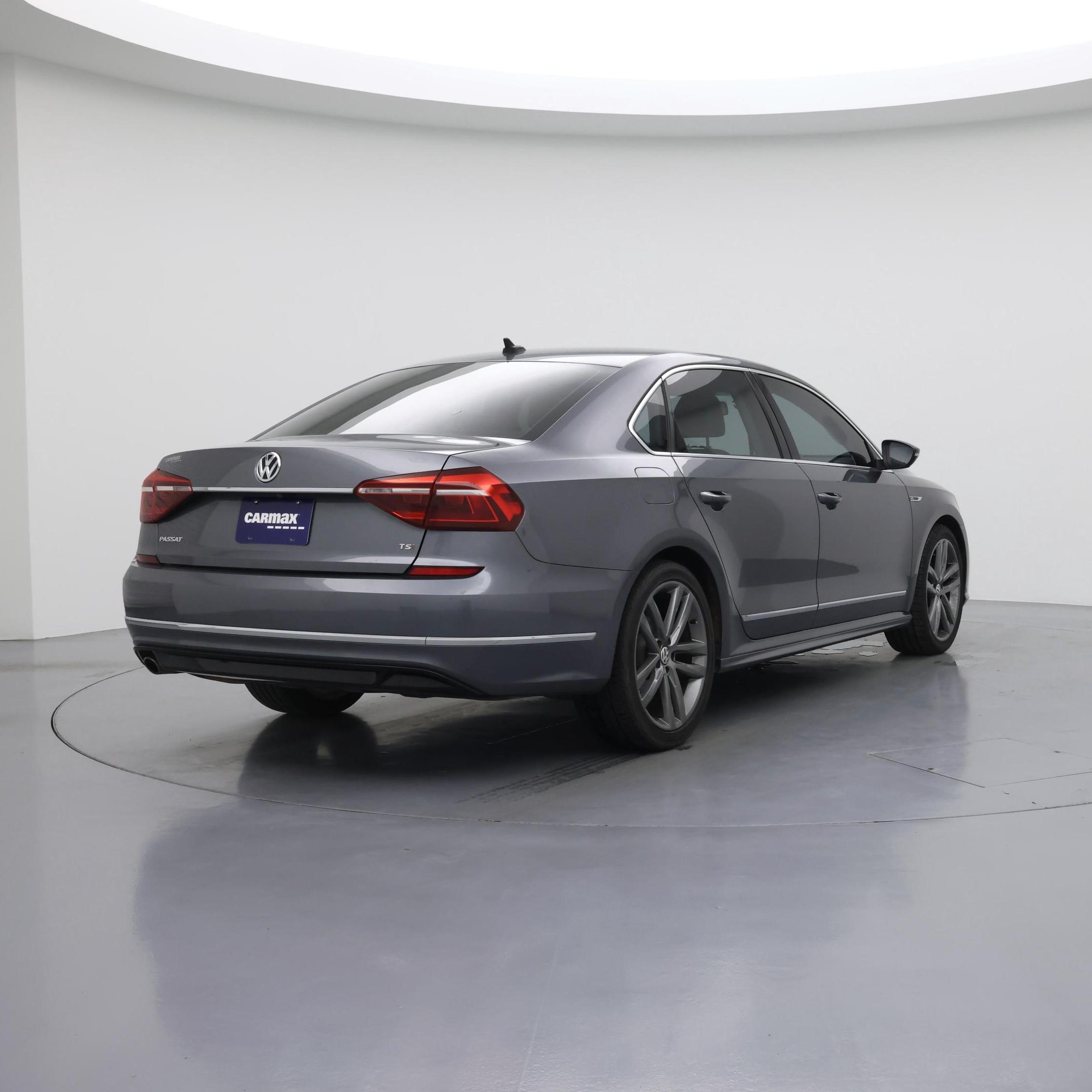 Thumbnail: 2017 Volkswagen Passat - 8