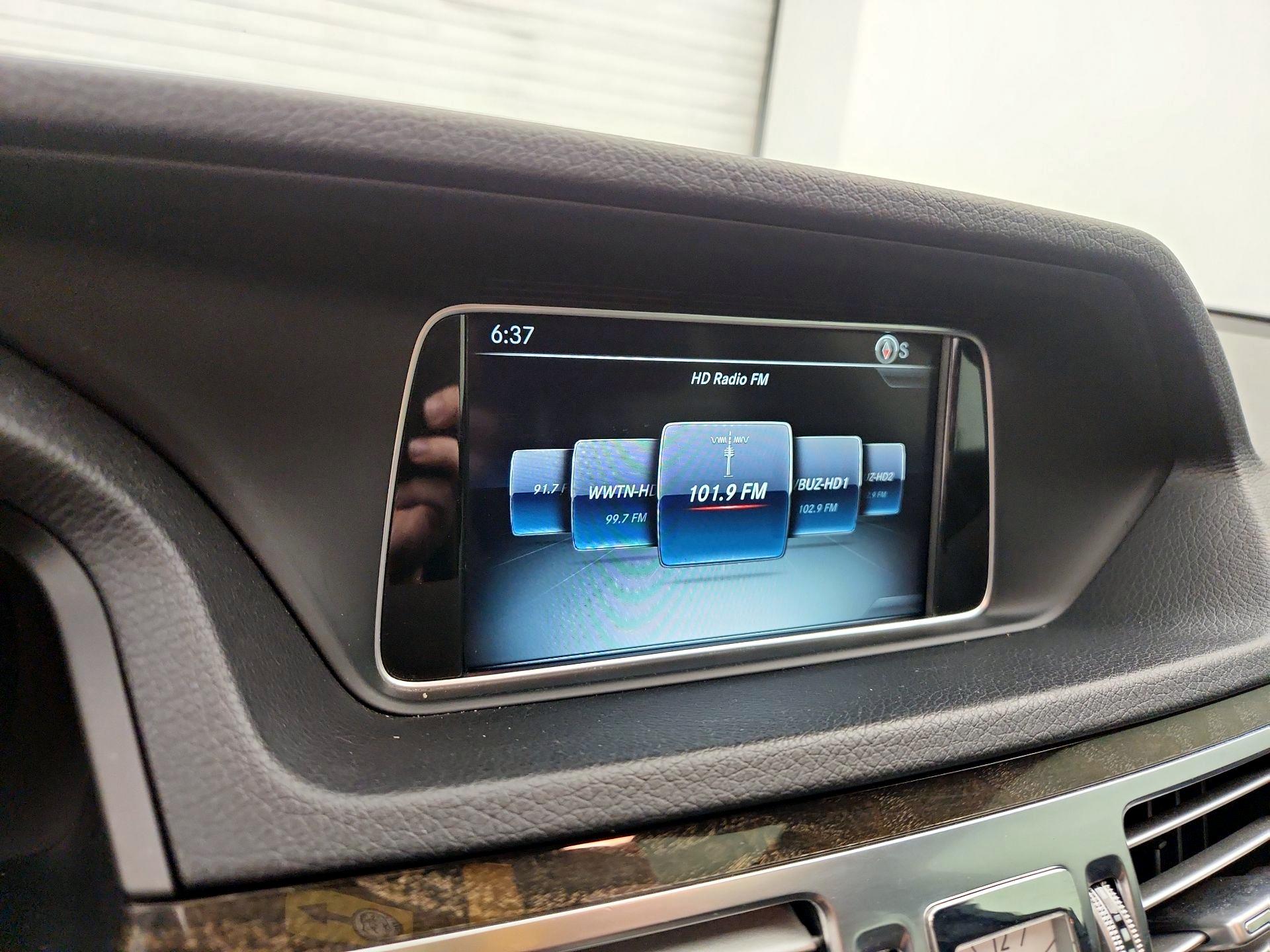 Thumbnail: 2016 Mercedes-Benz E-Class - 16