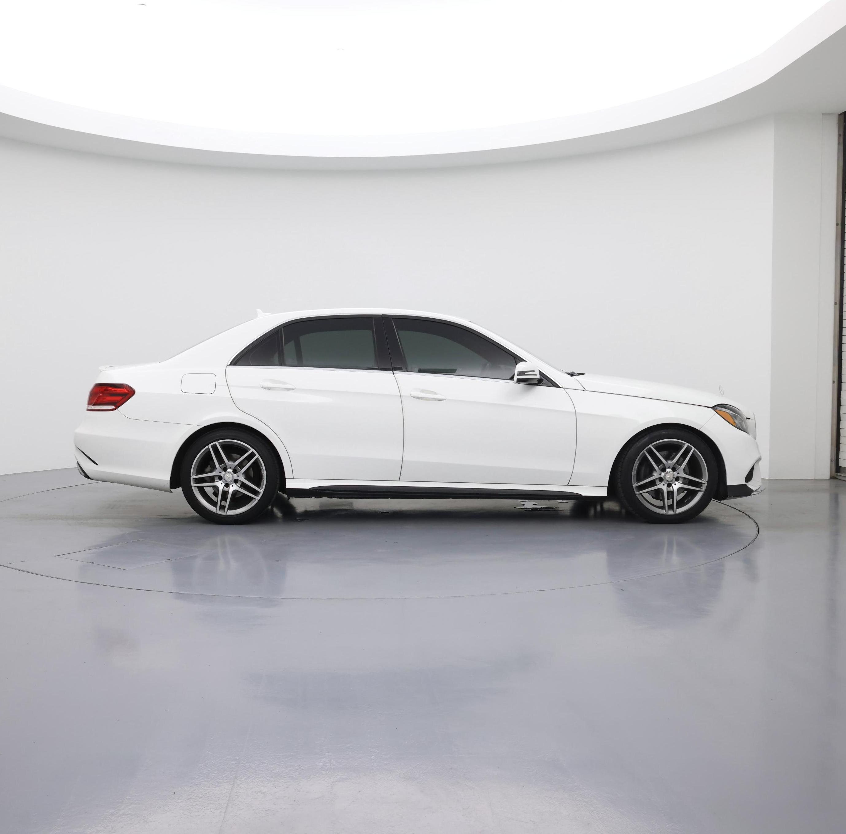 Thumbnail: 2016 Mercedes-Benz E-Class - 7