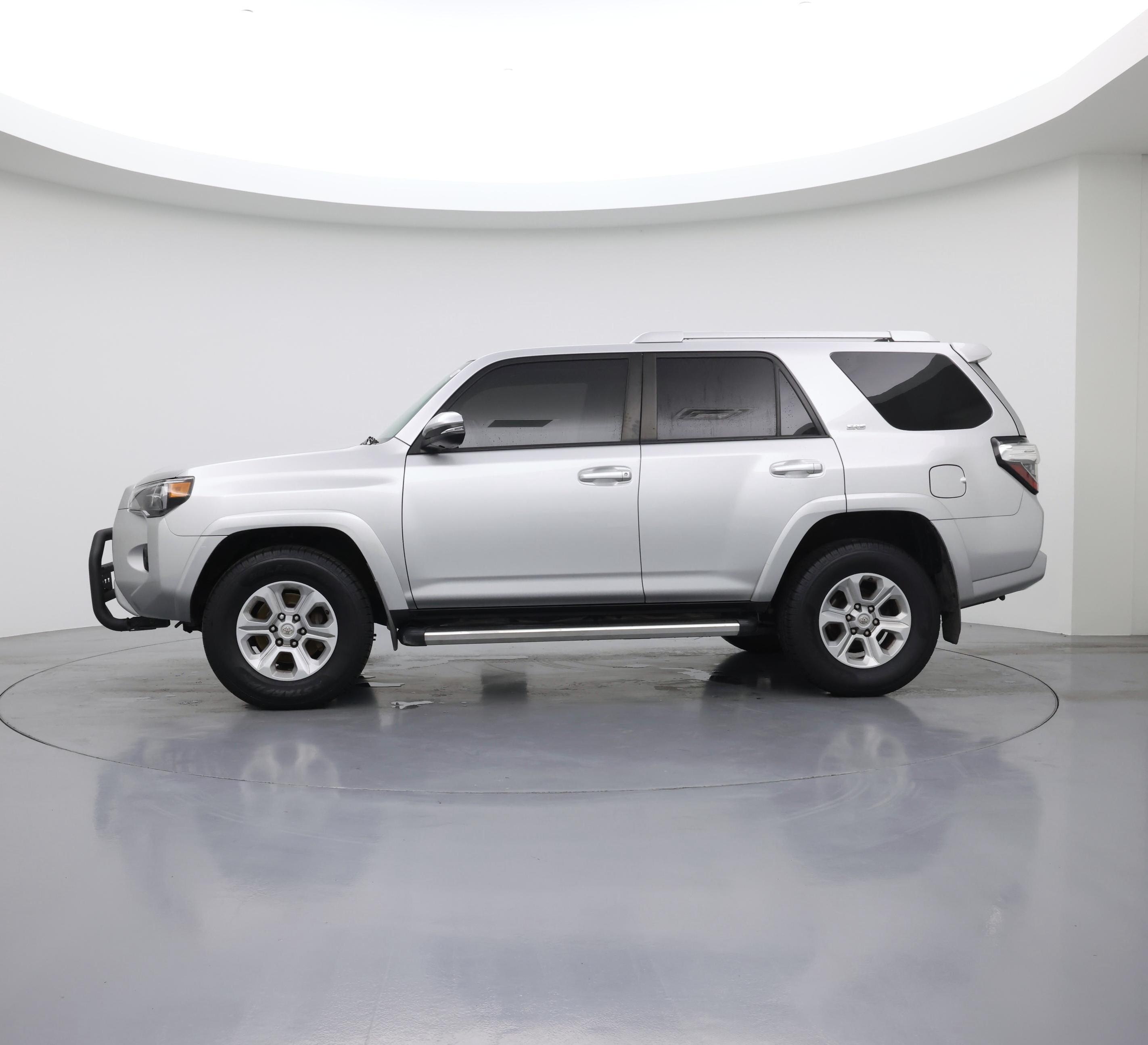 Thumbnail: 2017 Toyota 4Runner - 3